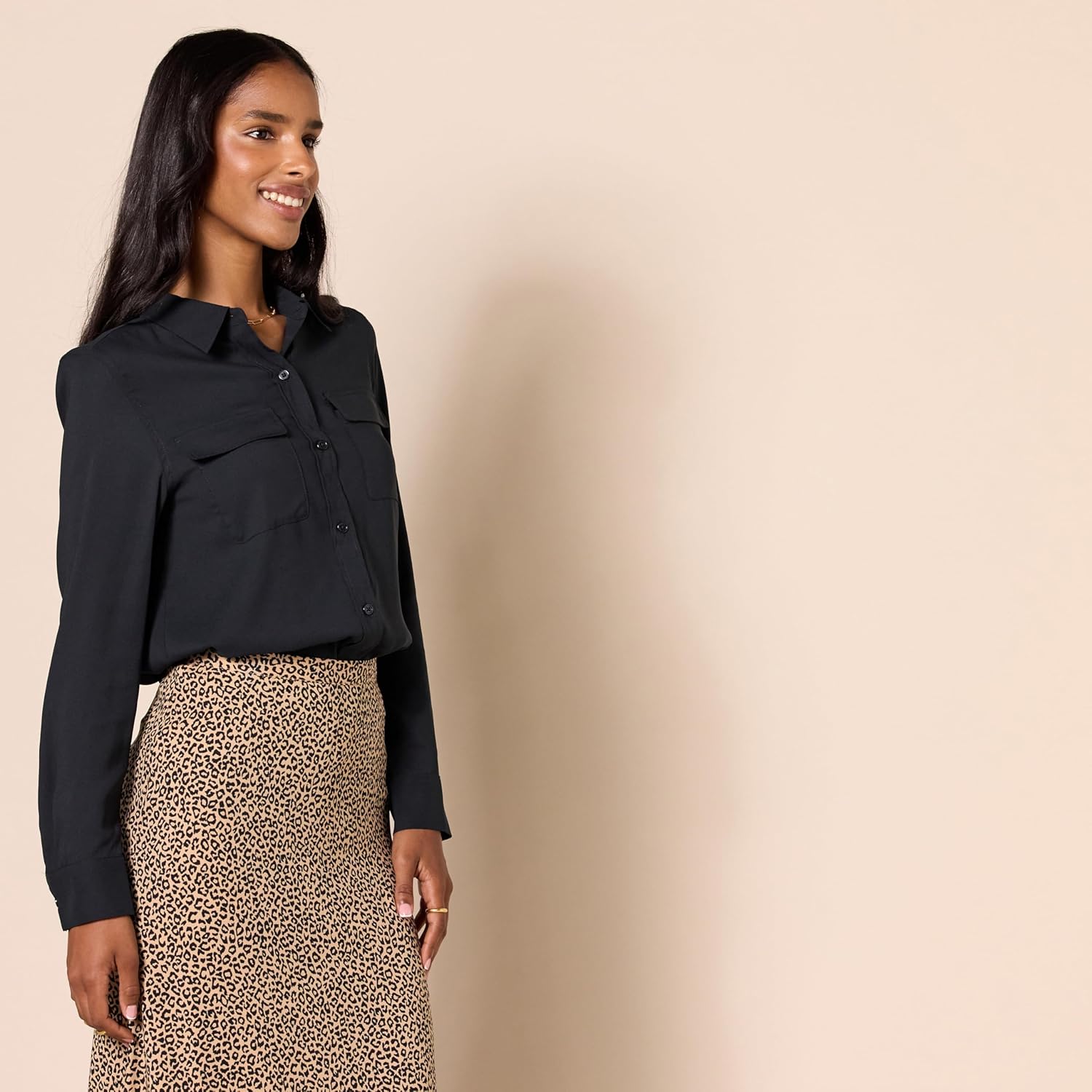 Amazon Essentials Women's Georgette Long Sleeve Relaxed-Fit Pockets Shirt - Image 2