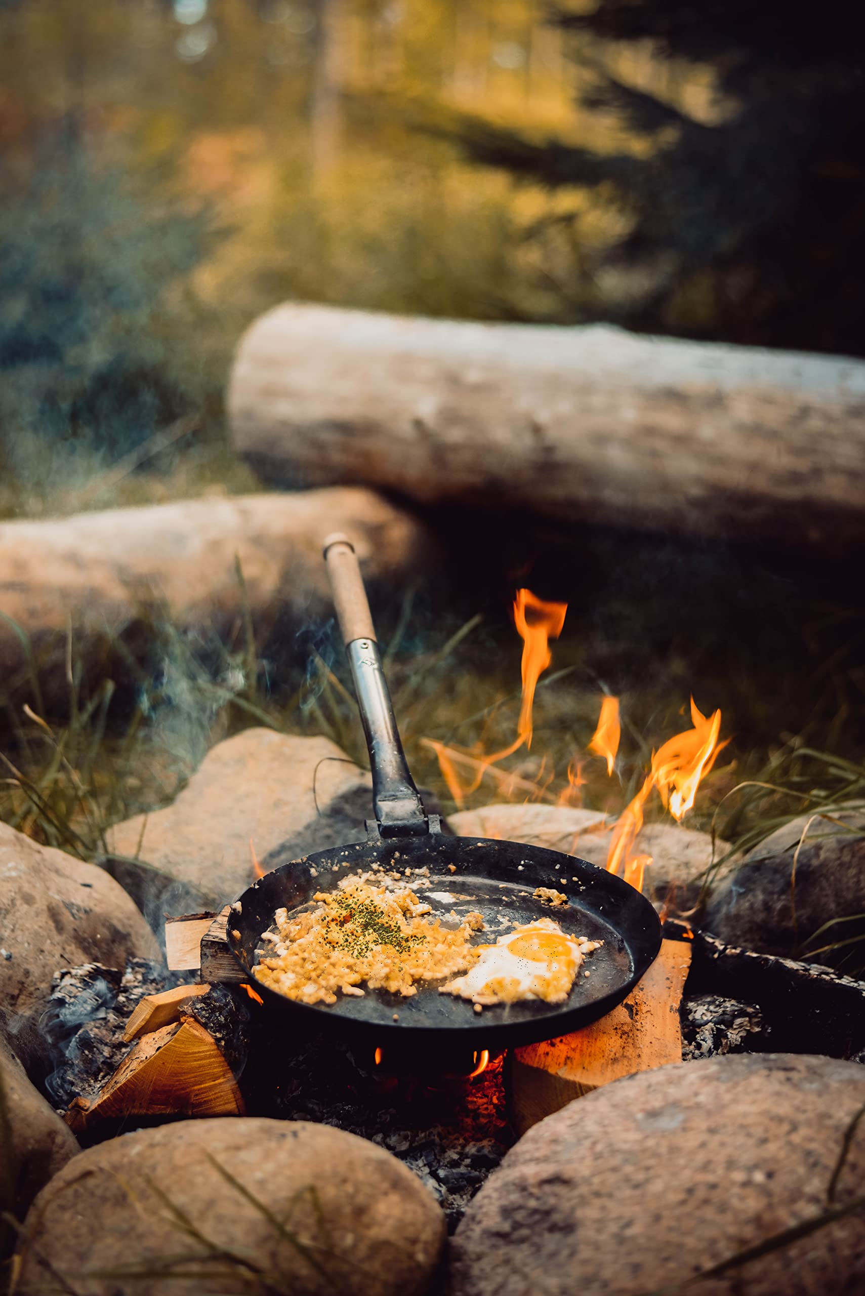 Padella da cacciatore XL con manico pieghevole in legno, per cucinare e arrostire all'aperto su fuoco aperto o barbecue, padella in ghisa, acciaio al carbonio, qualità estremamente