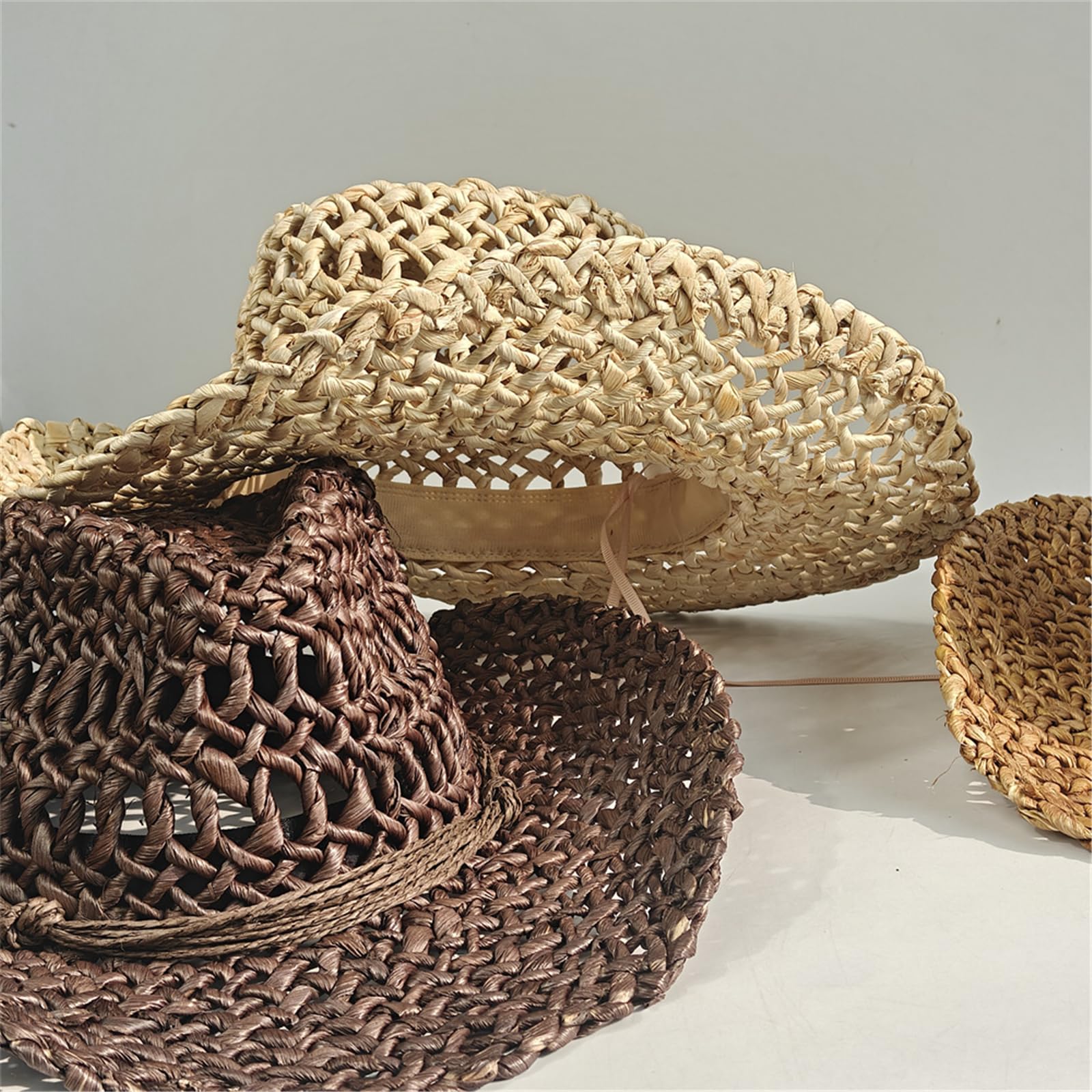 Cappello di paglia pieghevole leggero con design traforato regolabile per le donne spiaggia giardinaggio pieghevole leggero cappello di paglia con design traforato
