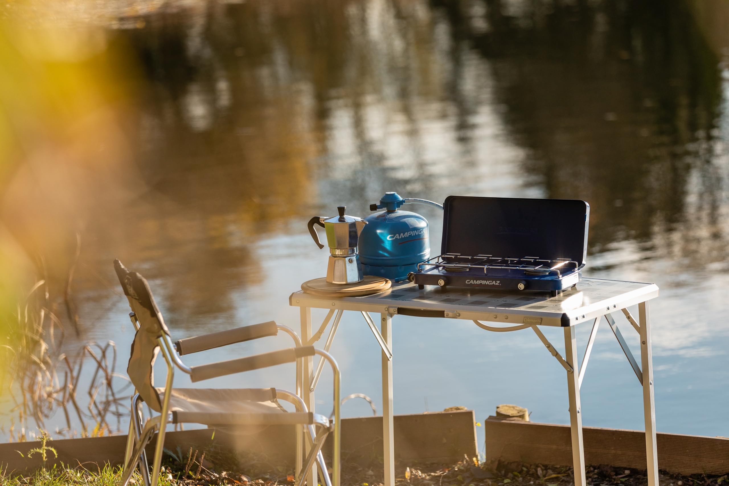 Campingaz Base Camp, Réchaud de Camping compact à Couvercle, Possibilités de Cuisson variées avec 2 Plaques, Réchaud à Gaz à 2 Flammes à Puissance 2 x 1 600 W, Réchaud à Gaz pour le Camping