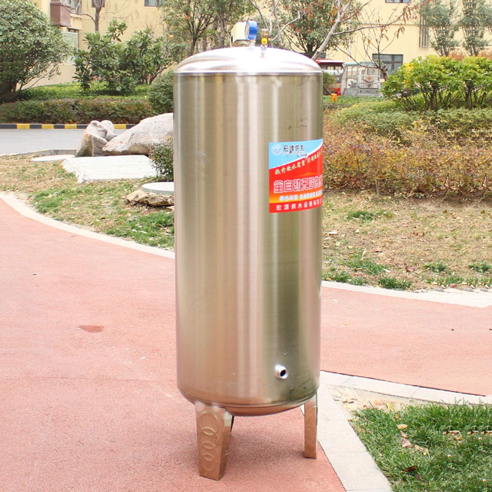 Tanque de presión de pozo de acero inoxidable, tanque de agua de pozo de presión vertical, torre de agua, suministro de agua automático doméstico Tanque de almacenamiento de agua presurizada