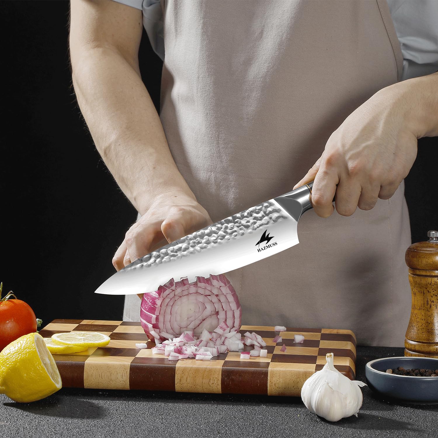 Coltello da Chef Martellato 20,5 cm, Acciaio Alto Carbonio Ultra Affilato, Manico Ergonomico in Legno Pakka, Ideale per Taglio, Tritatura e Affettatura Domestica