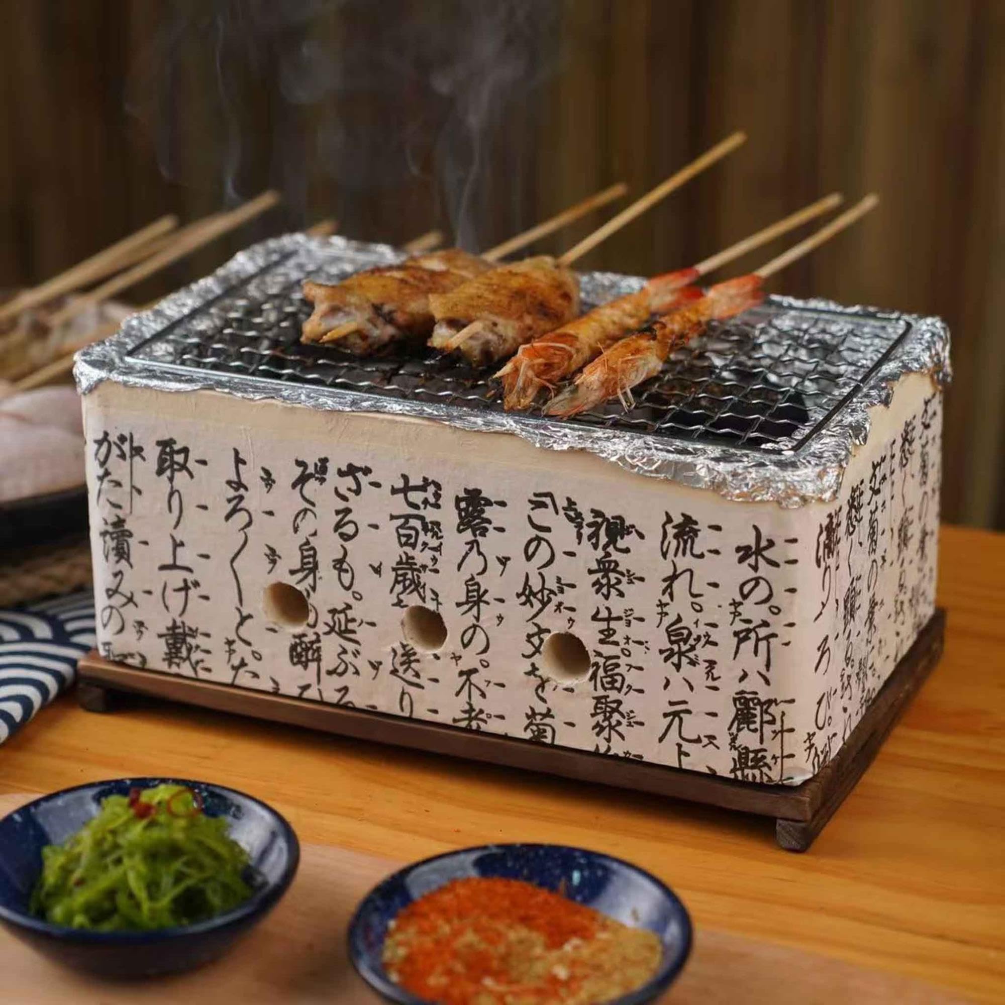Griglia for barbecue in stile giapponese, griglia portatile, | Con griglia in rete e base for campeggio, cucina all'aperto, patio, giardino(19.7*13.9*9.8cm)