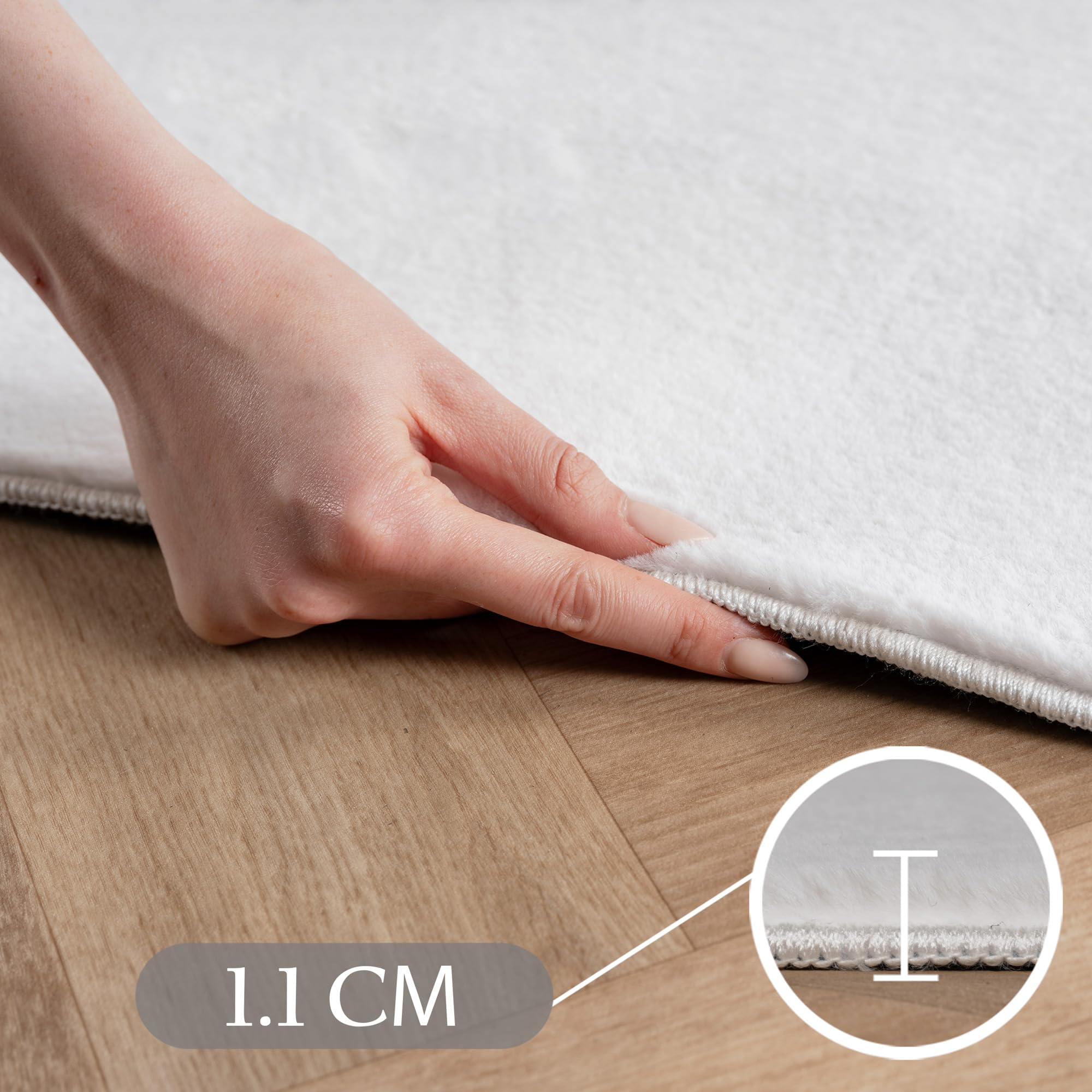 Carpettex Tappeto Bianco 160x220 cm Tappeto Lavabile a Pelo Corto, Antiscivolo e Morbido, Design Monocromatico Moderno per Soggiorno, Cucina e Corridoio, Camera da Letto