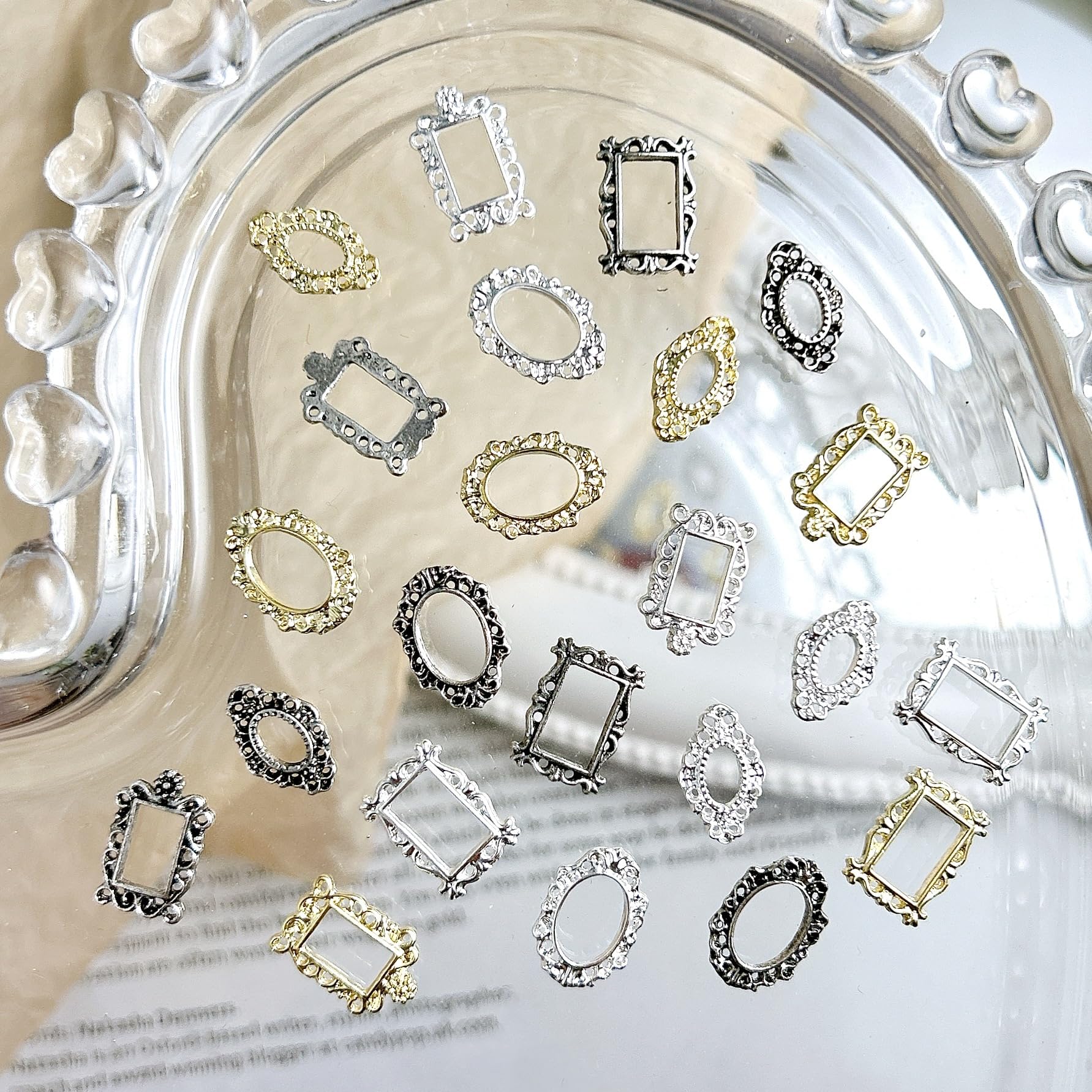 100 pezzi Retro Cornice in Lega Strass per Unghie Gotiche Cornice in Metallo Ciondoli per Unghie Inciso Cornice per Unghie Cornice Oro Argento Gioielli per Unghie Accessori per Unghie per Donne Fai da