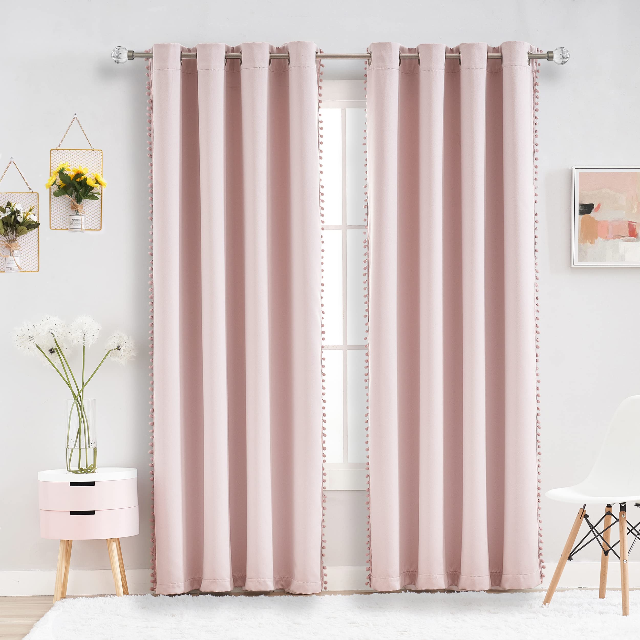 Treatmentex Blickdicht Vorhang mit Pompons Rosa Vorhang mit Ösen Landhausstil Wärmeisoliert Thermovorhang Verdunkelungsvorhänge für Mädchenzimmer,Wohnzimmer,Schlafzimmer-2 Stück(Rosa,140x225cm)