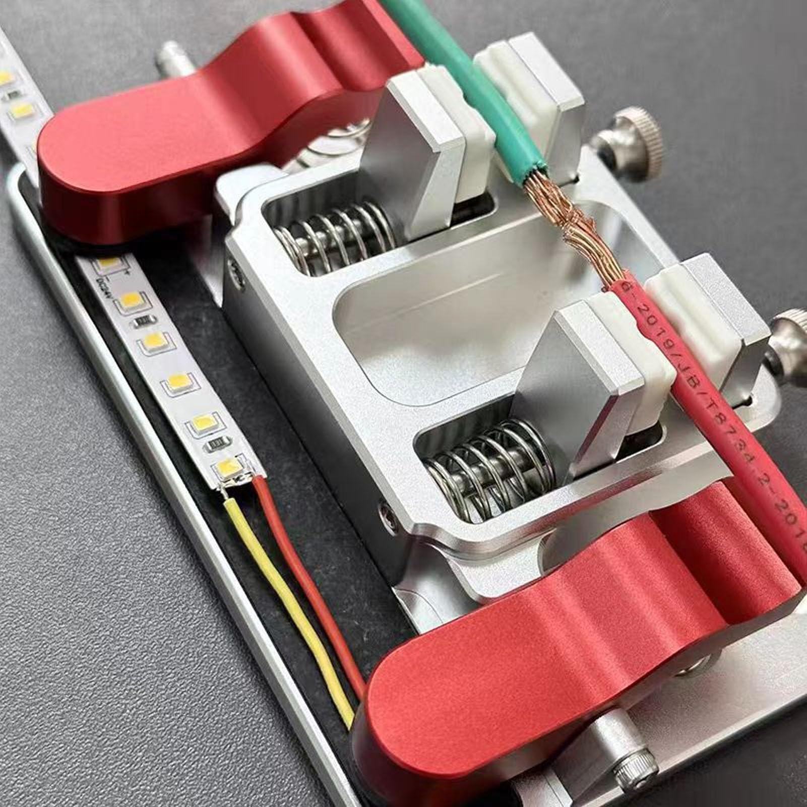 Diyeeni Stazione di Saldatura per Mani Aiutanti con Morsetti per Tavolo di Saldatura Utensile di Terza Mano per PCB in Alluminio per Supporto Resistente per di Strisce LED a Filo