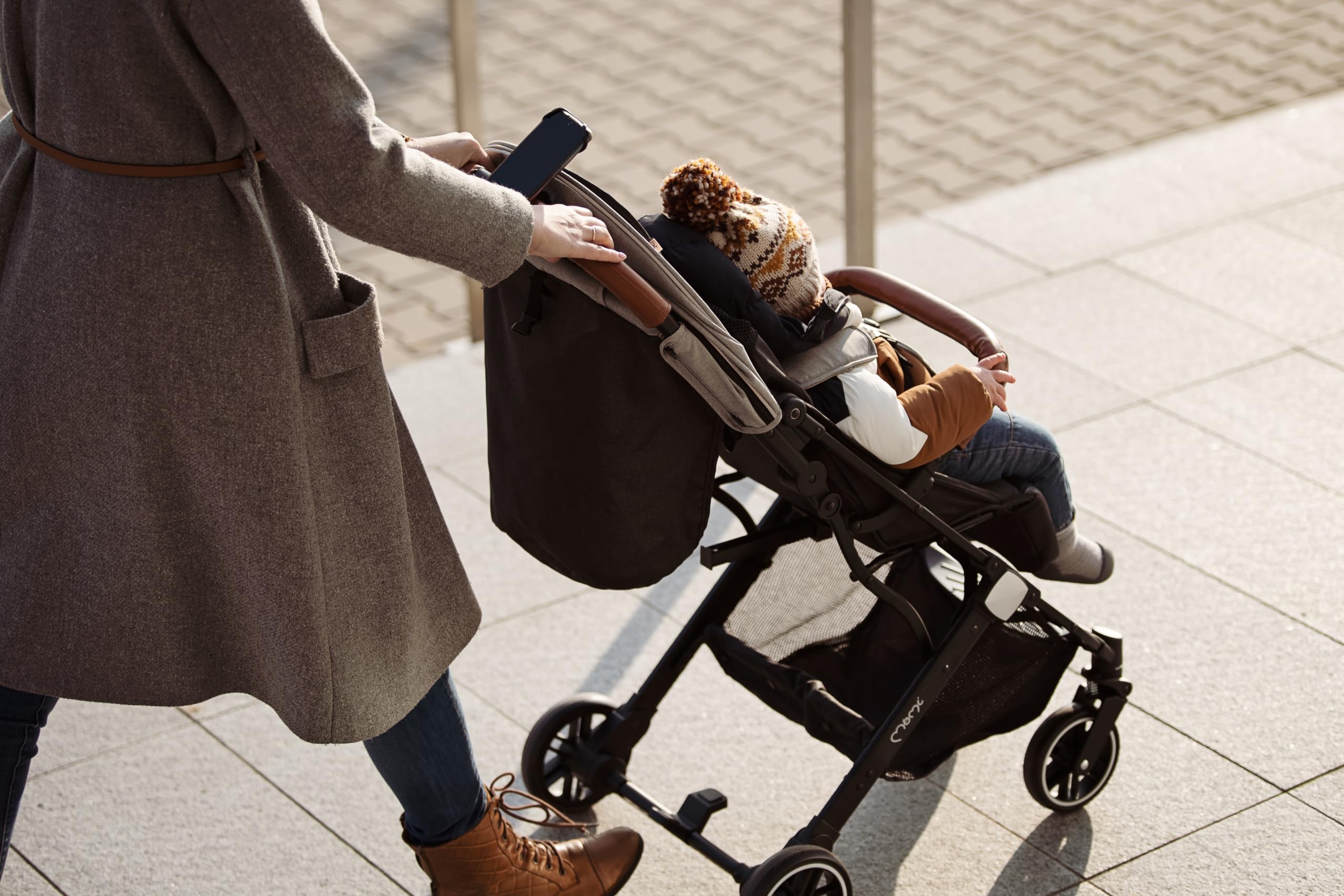 MoMi ESTELLE Silla de Paseo Ligera y Plegable, Carrito de Bebé Compacto con Respaldo Reclinable, Arnés Ajustable de 5 Puntos, Capota Protectora, Gran Cesta de Almacenaje, desde 6 Meses hasta 15 kg