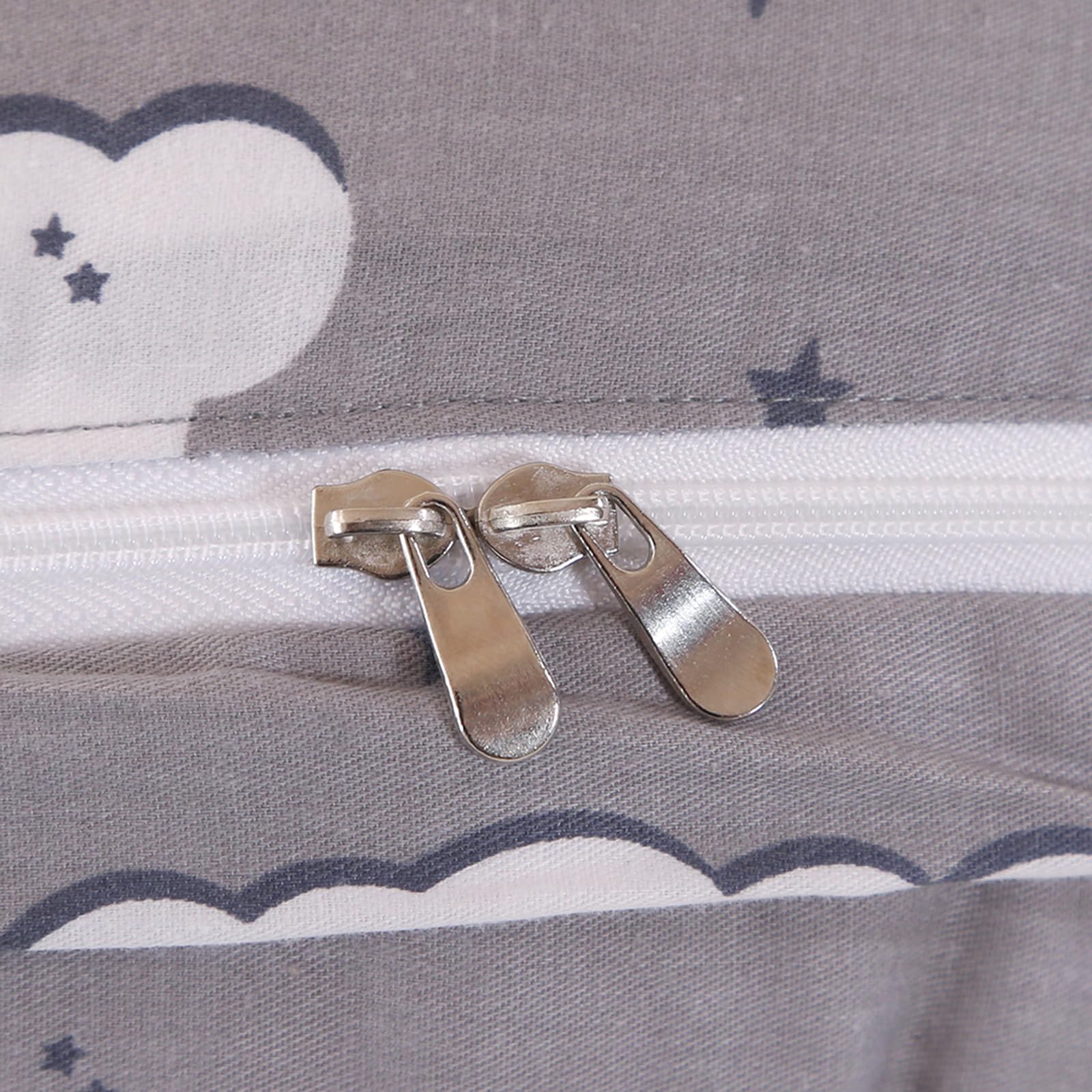 SHANNA Coussin d'allaitement en Coton, Coussin de Grossesse Multifonctionnel pour Maman et Bébé, Remplissage en Fibres, Soutien Ergonomique (Motif 2 Nuages et Étoiles)