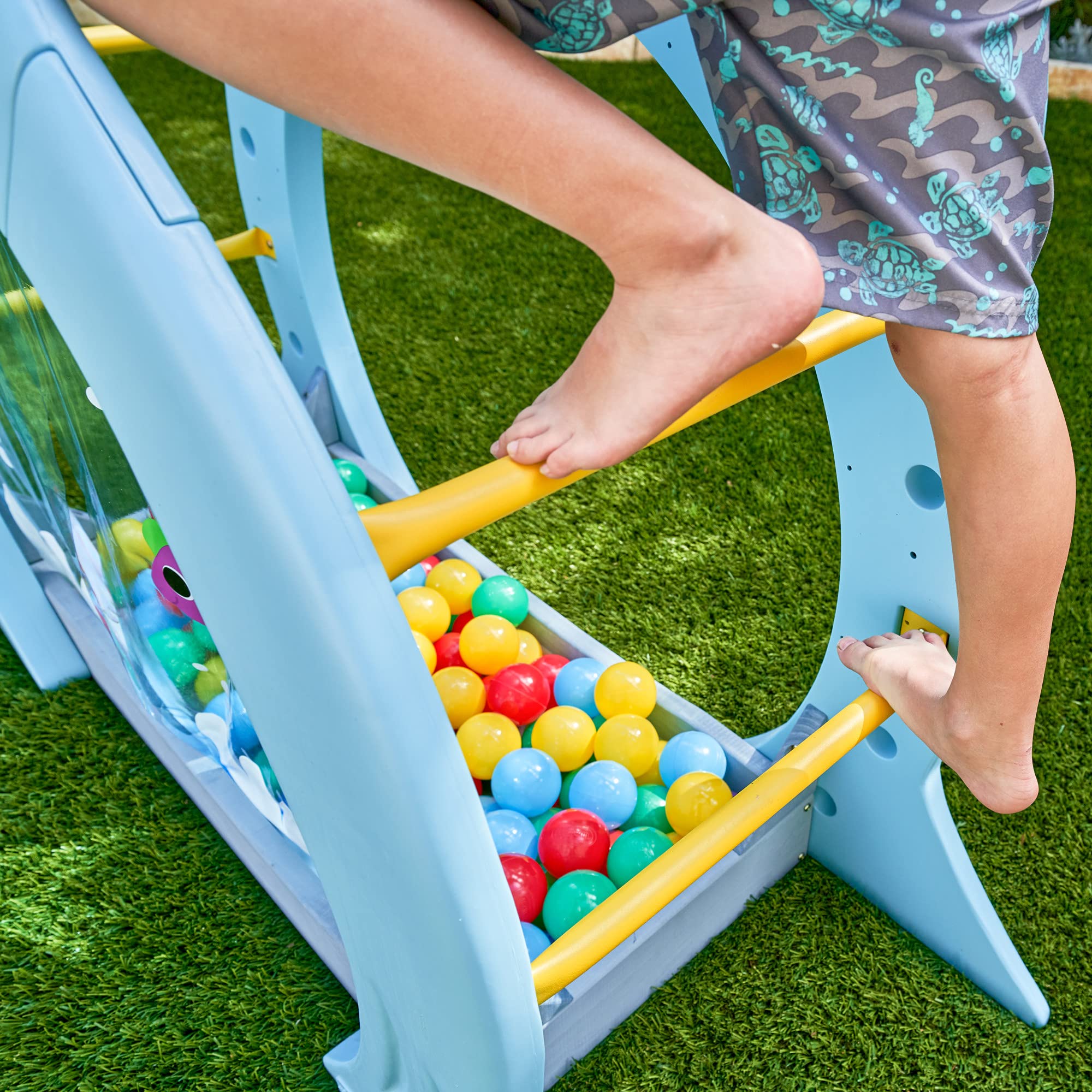 KidKraft Struttura per Arrampicata Shark Escape per Bambini, Giocattoli da Giardino in Legno, Parco Giochi Esterno, 20081