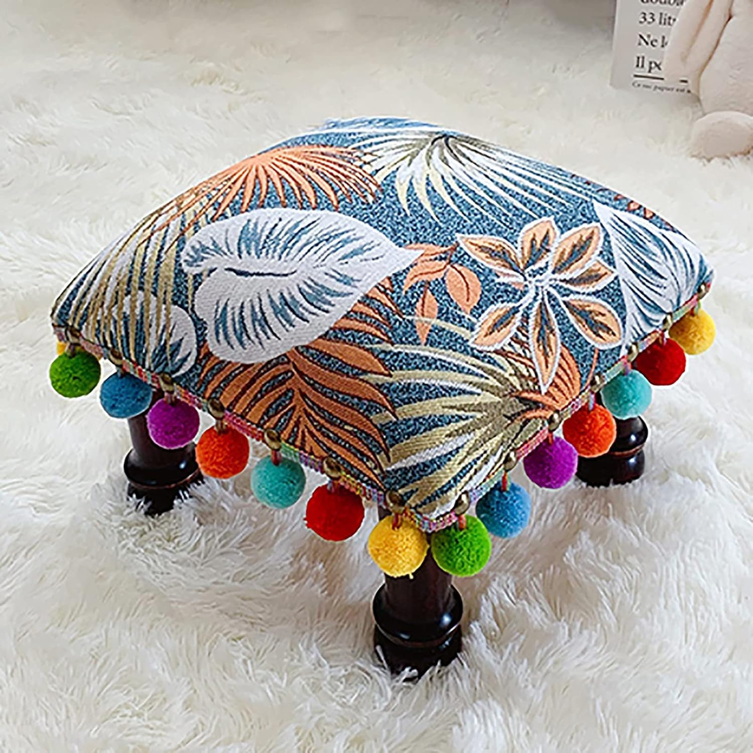 Petit tabouret pour salon et chambre en lin avec pompon coloré