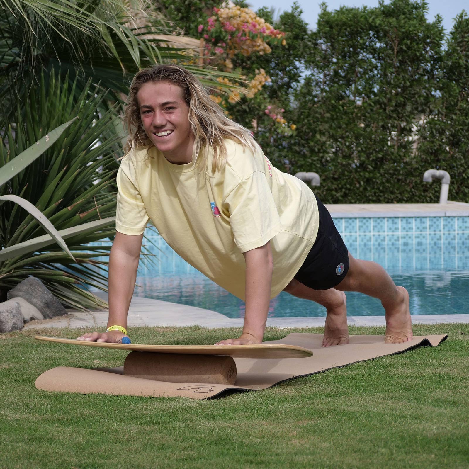 F2 Marken Balance Board Set mit Korkrolle UND Halbkugel Modell wählbar aus Holz für Einsteiger und Profis - Balancetraining, Fitness, Gleichgewichtstraining für Kite Windsurf Wingfoil Wassersport