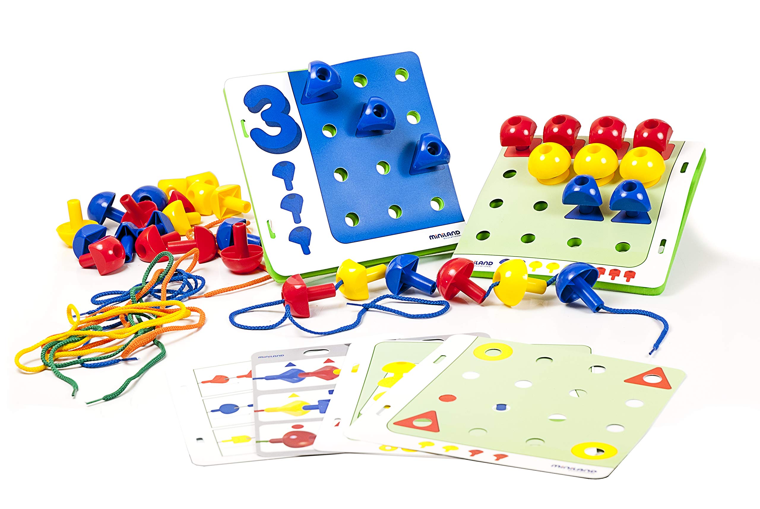 Miniland Activity Pins, Lernspiel, Steck- und Fädelspiel mathematische Konzepte, 144 Stecker + 18 Vorlagen + 4 Platten + 10 Schnüre-31785