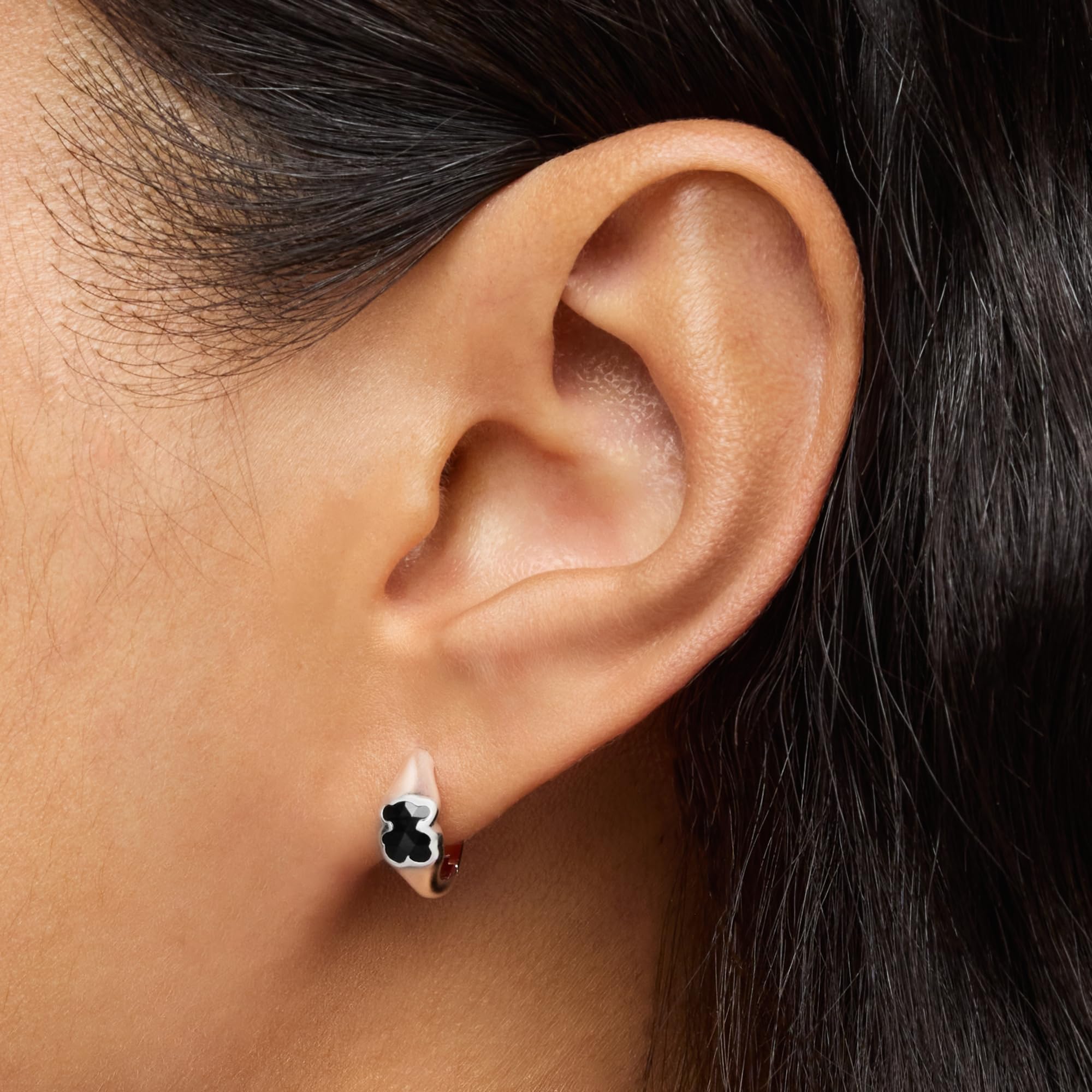 TOUS Pendientes de Aro de Plata de Primera Ley para Mujer con Motivo Oso en Ónix de 10mm, Colección Icon Color