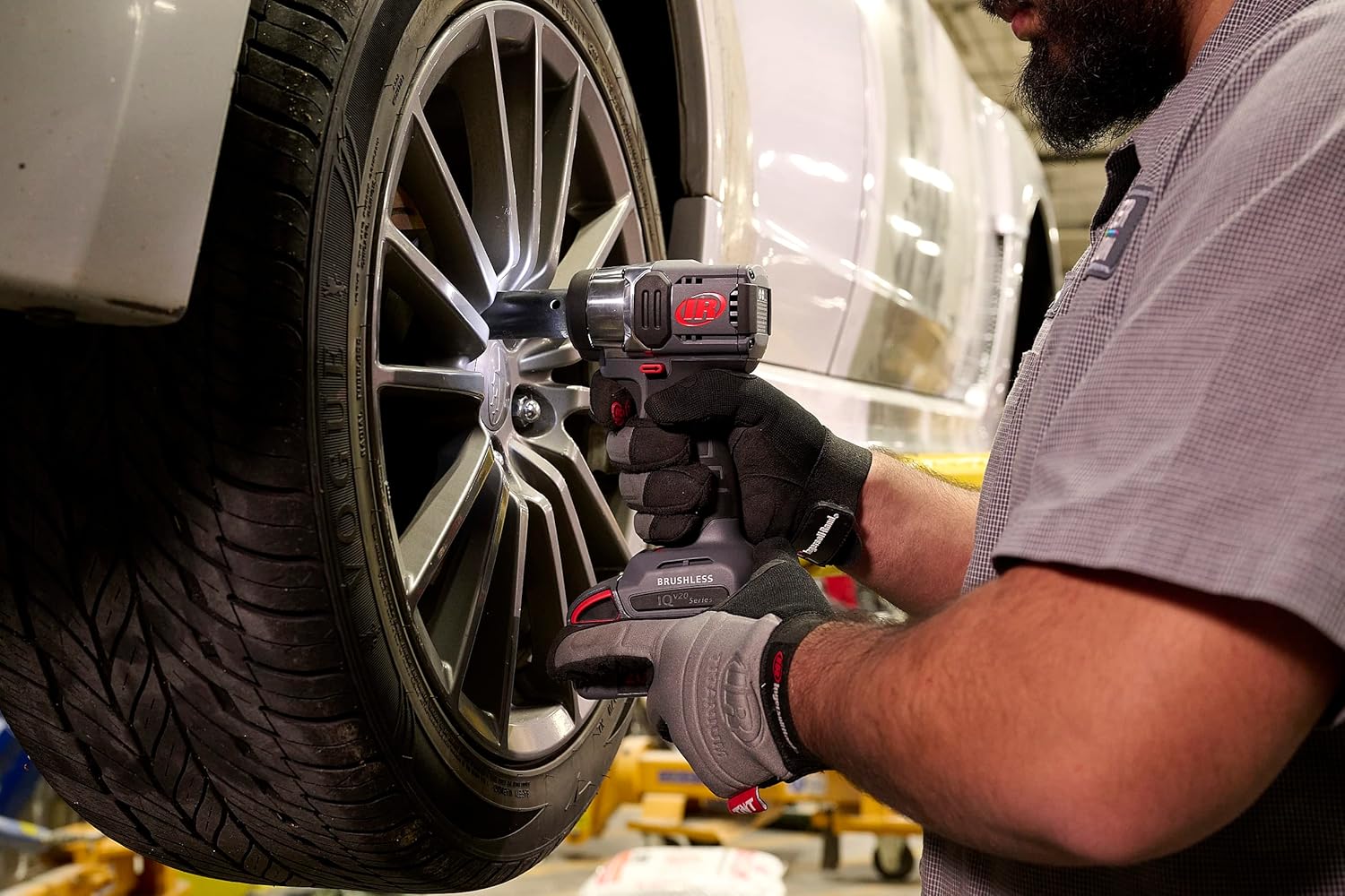 Ingersoll Rand W3131-K22 20V 3/8" Cordless Impact Wrench 2 Battery Kit, Mid-Torque, Compact, Pistol Grip - Image 8