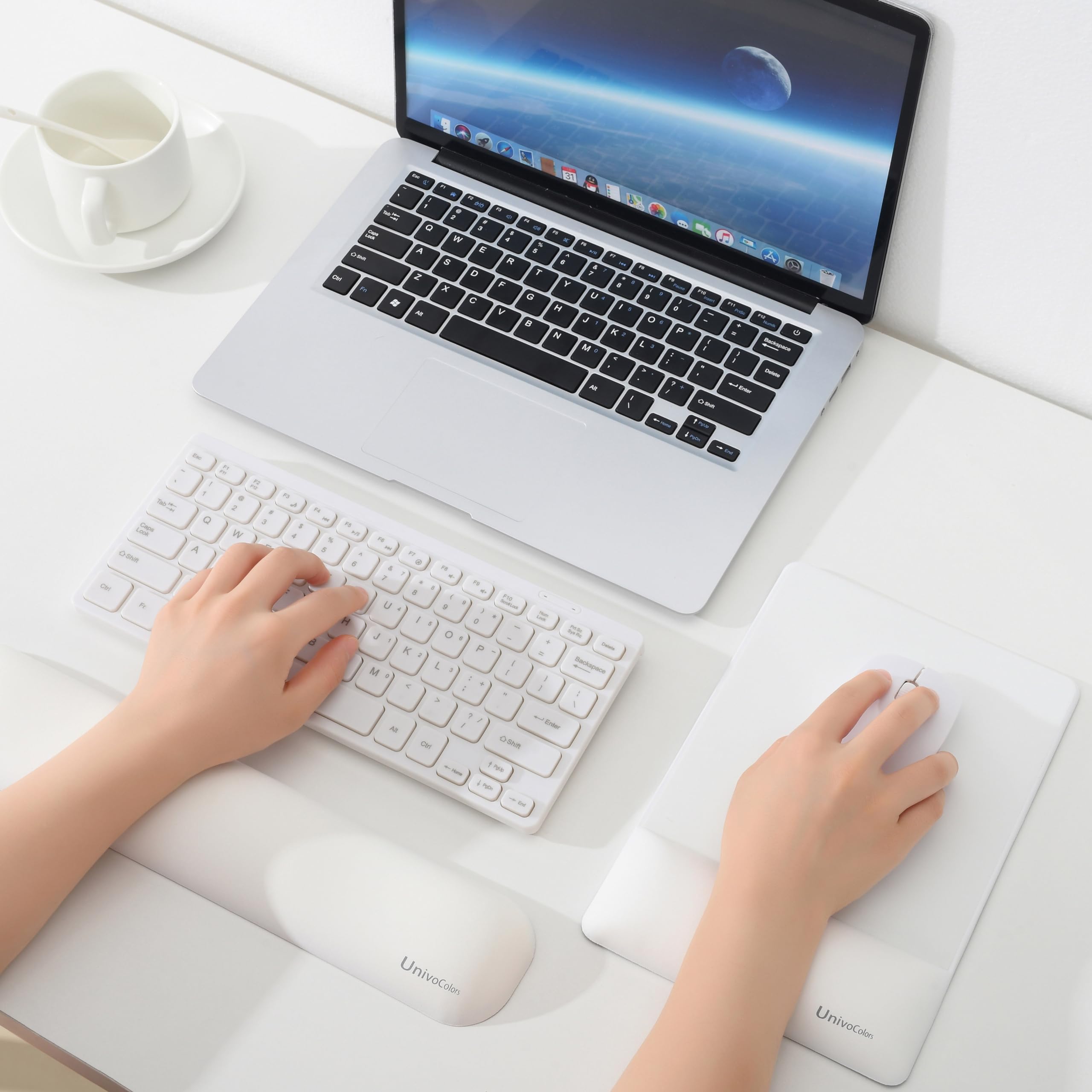 Univo Colors Set di tappetini per mouse con poggiapolsi, materiale PU di alta qualità, design ergonomico, riduce l'affaticamento, supporta il funzionamento a lungo termine, cuscino in memory foam