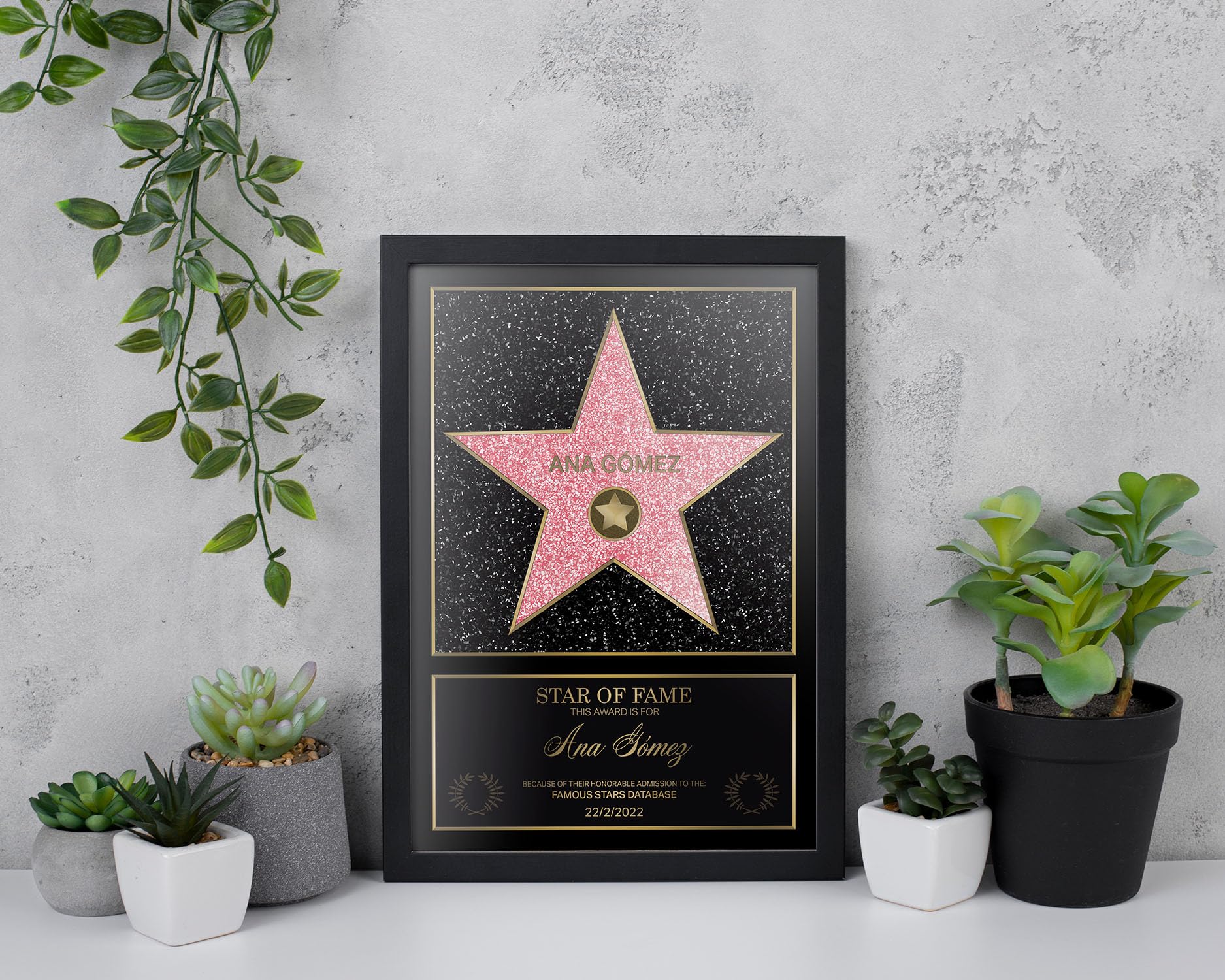 REGALOCREATIVO Hollywood Star of Fame 35x50 cm. Stella Personalizzata con Certificato Walk of Fame. Regali Originale. Quadro fabbricato en Metacrilato con Cornice.
