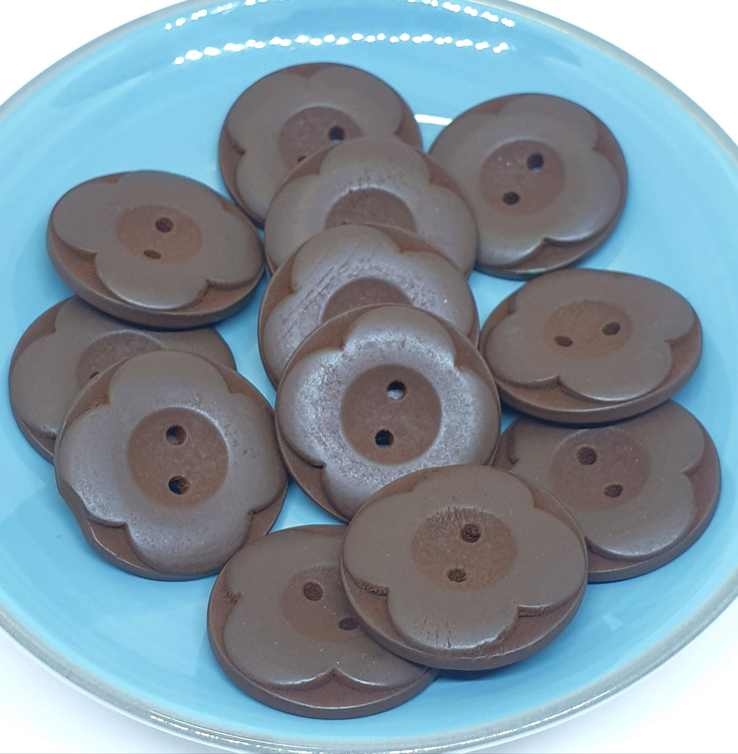 MajorCrafts 12pcs 25mm Carved Flower 2 Holes Round Wood Sewing Buttons Craft Embellishments (Chocolate Brown)