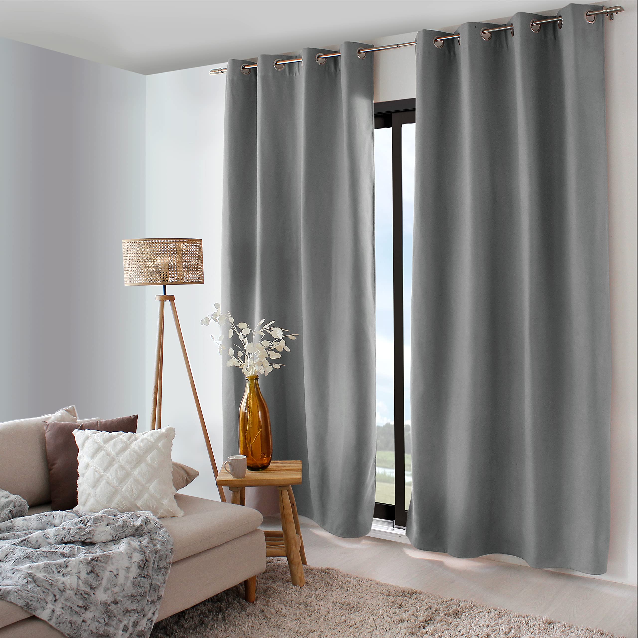 ED ENJOY HOME Rideau Thermique Occultant avec Œillets, Gris Clair, 135x240cm, 100% Polyester, Velours Tramé, Doublure Polaire, Collection Nordica