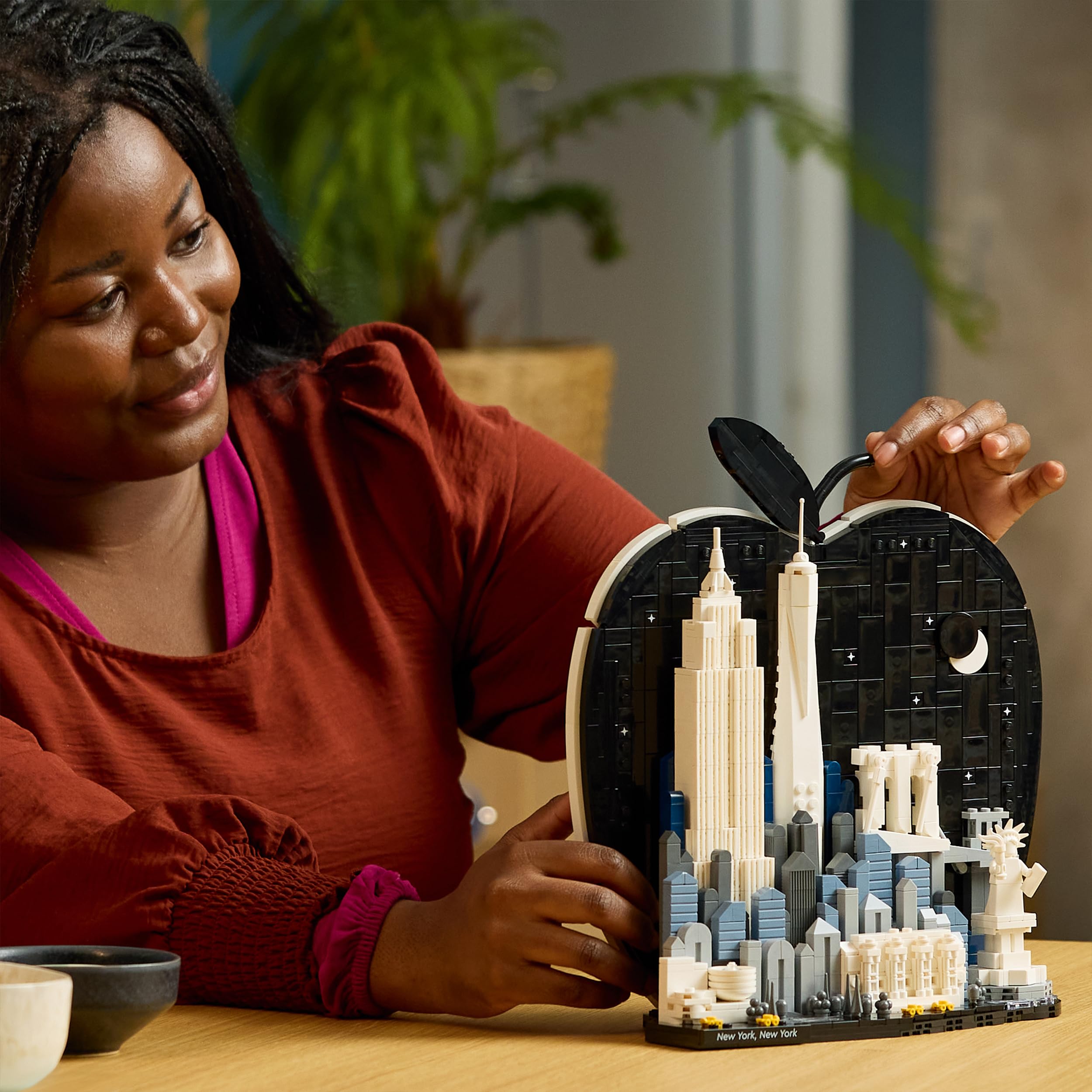 LEGO Architecture New York City – The Big Apple - Miniatur Bauset für Erwachsene - 3D Regaldekoration mit Wahrzeichen inkl. Empire State Building und Brooklyn Bridge - DIY Geschenkidee - 21066