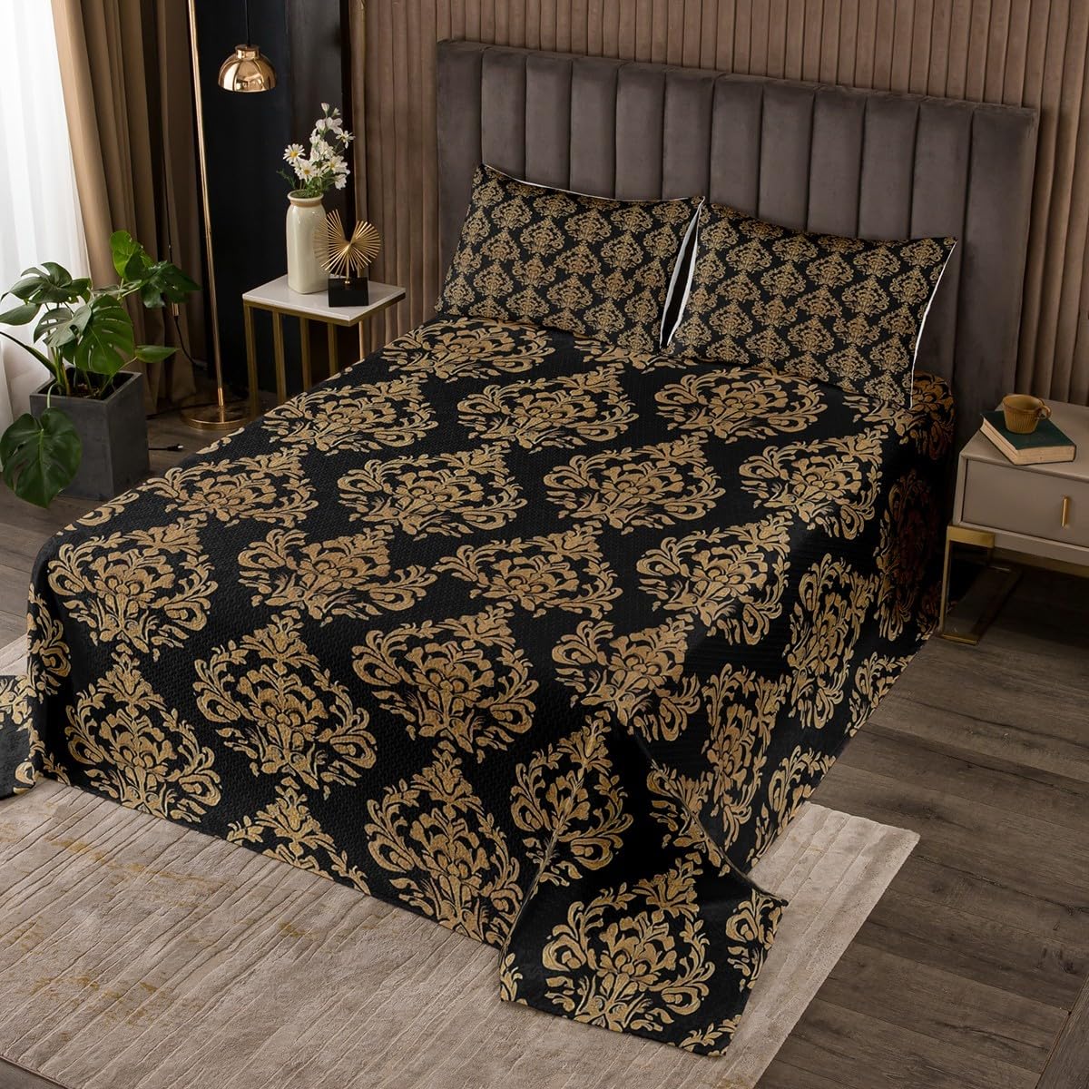 Parure de lit damassée gothique et vintage pour sublimer une chambre d'enfant unique