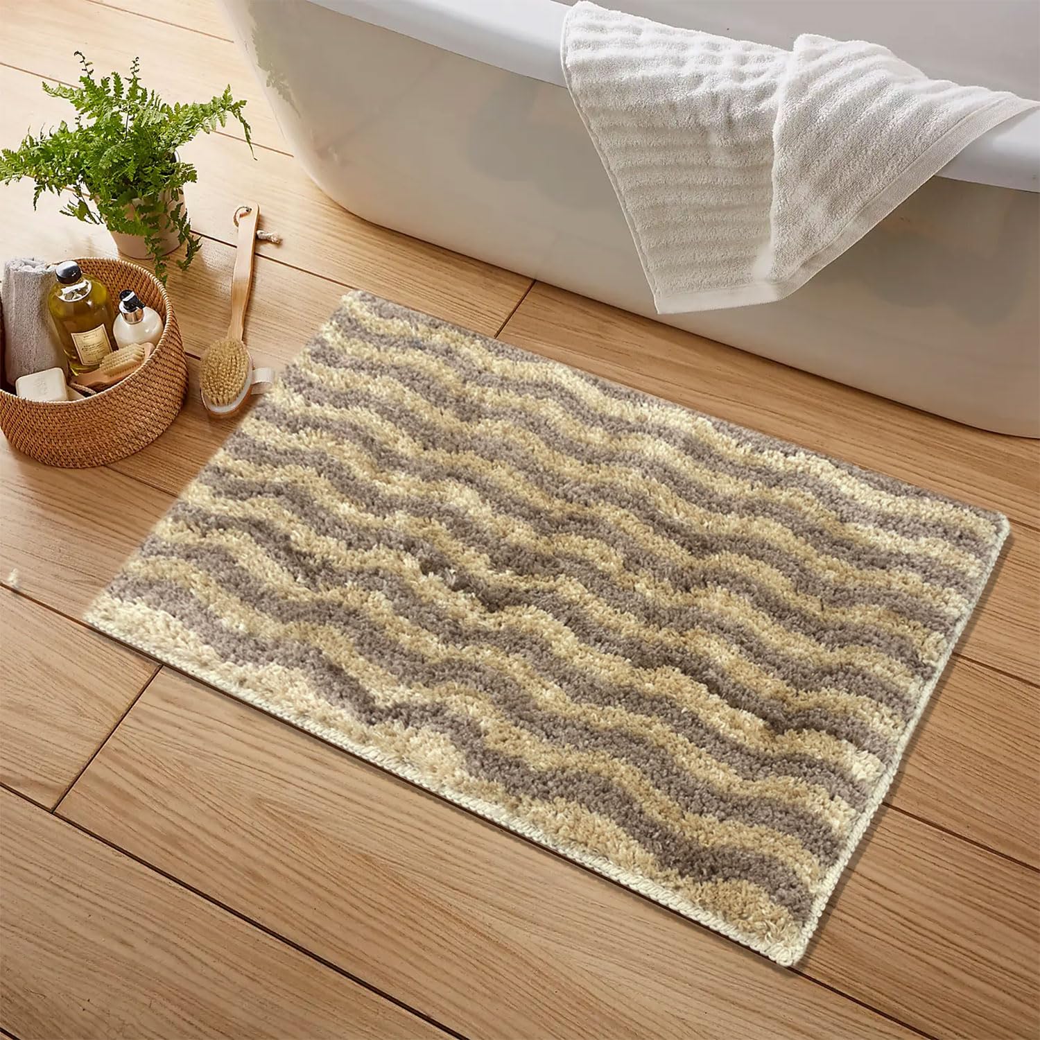 Luxe Home Berlin Bath Mat - 38x58 cm - Bathroom Mat Sand - Super Soft Microfiber, Anti Slip Backing, Washable - Perfect for Home, Bedroom, Kitchen
