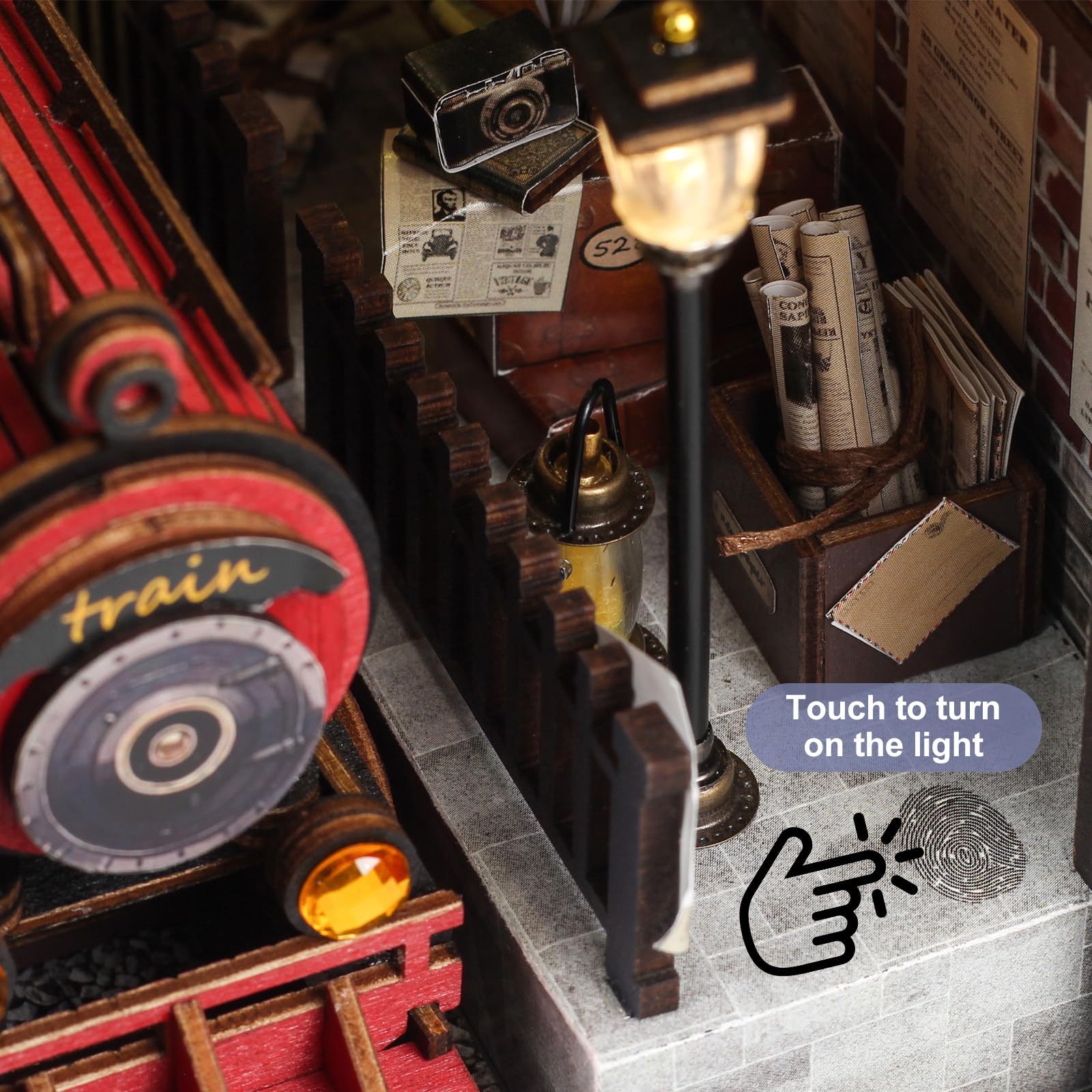 Cuteefun Book Nook Kit - Casa de Muñecas en Miniatura con Luces LED & Cubierta Antipolvo, Adornos Creativos para Estanterías, para Cumpleaños, Navidad, Halloween (Tren Mágico)