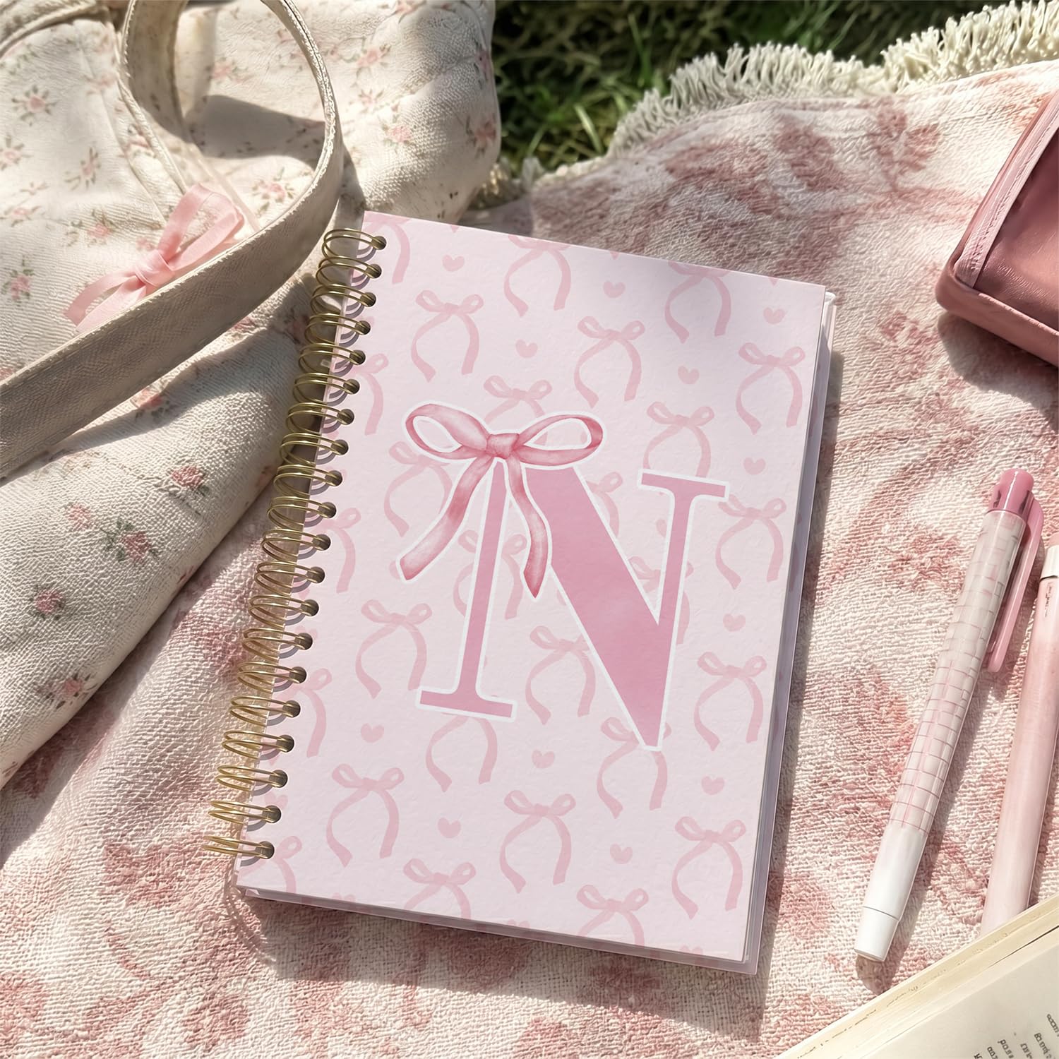 Coquette adrettes Spiralnotizbuch mit rosa Schleife, Initial N Journal, personalisiertes Geschenk für Teenager, Mädchen, trendiges personalisiertes Geschenk für Frauen, Teenager, Mädchen