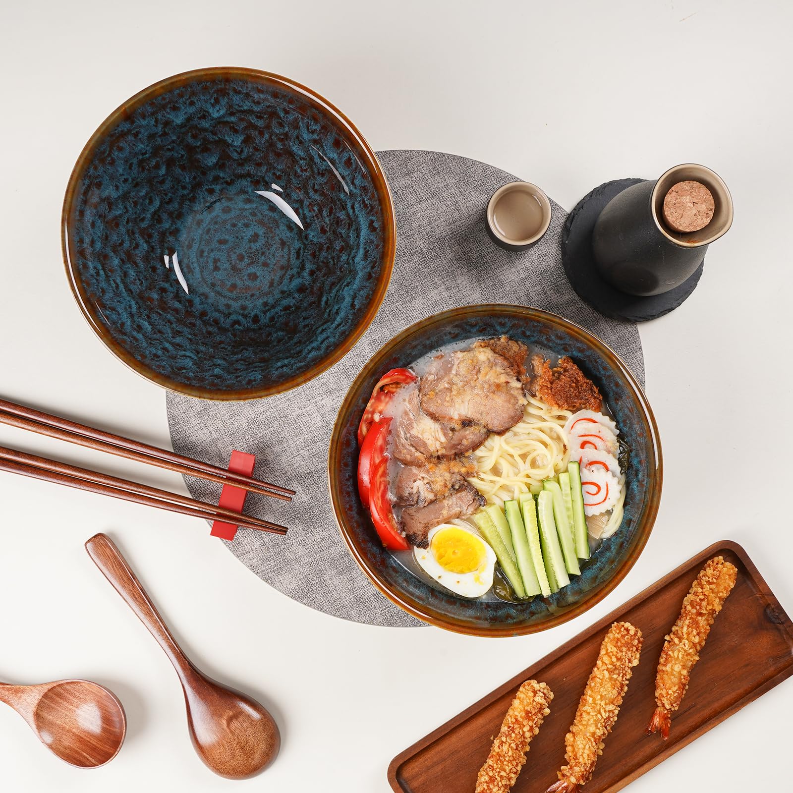 NUTRIUPS 2 cuencos de ramen de cerámica de 1500 ml con palillos y cucharas grandes de ramen, juego de cuencos de ramen, cola de pavo real