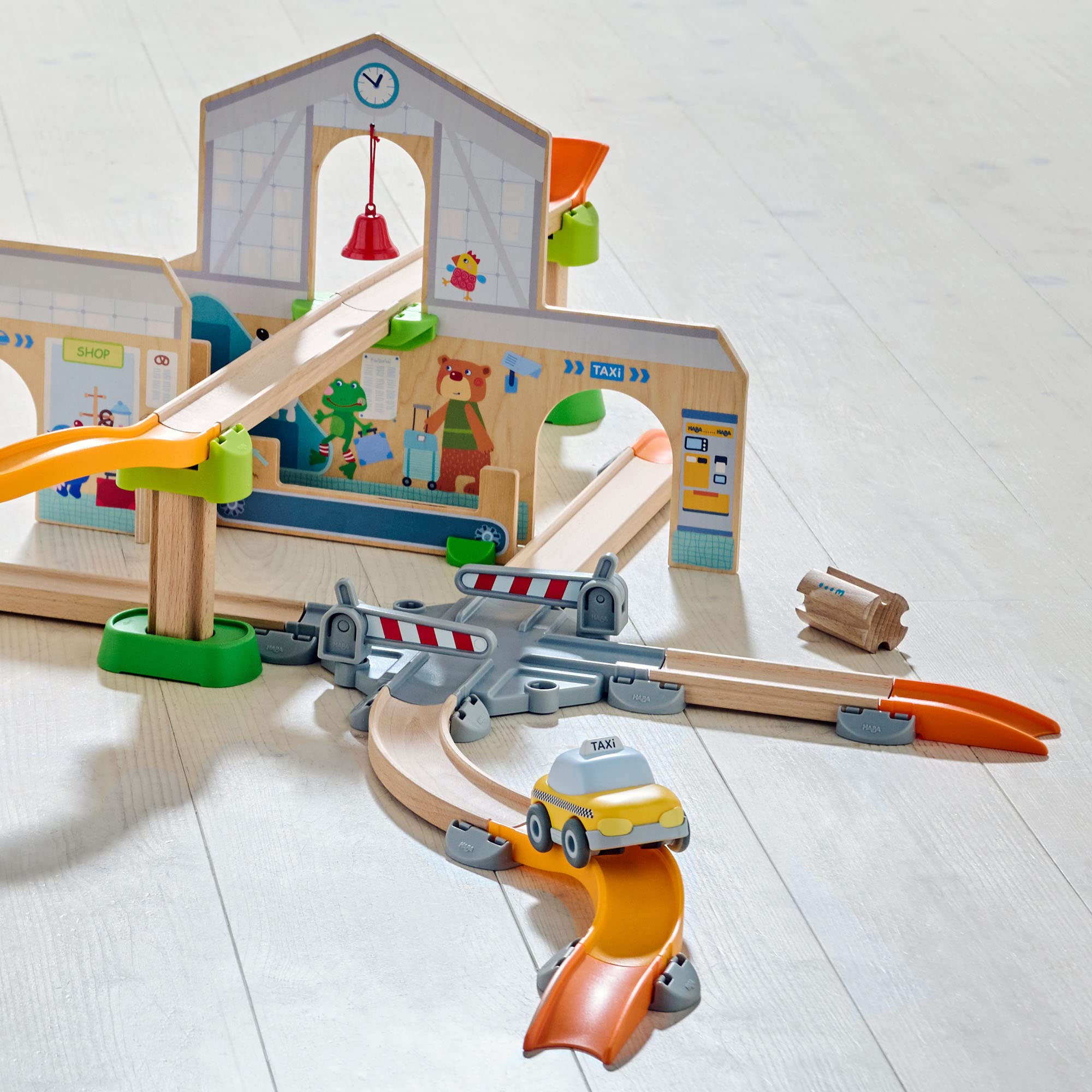 HABA 306745 - Kullerbü – Spielbahn Bahnhof, Erste Kugelbahn Grundpackungen ab 2 Jahren, Bunt