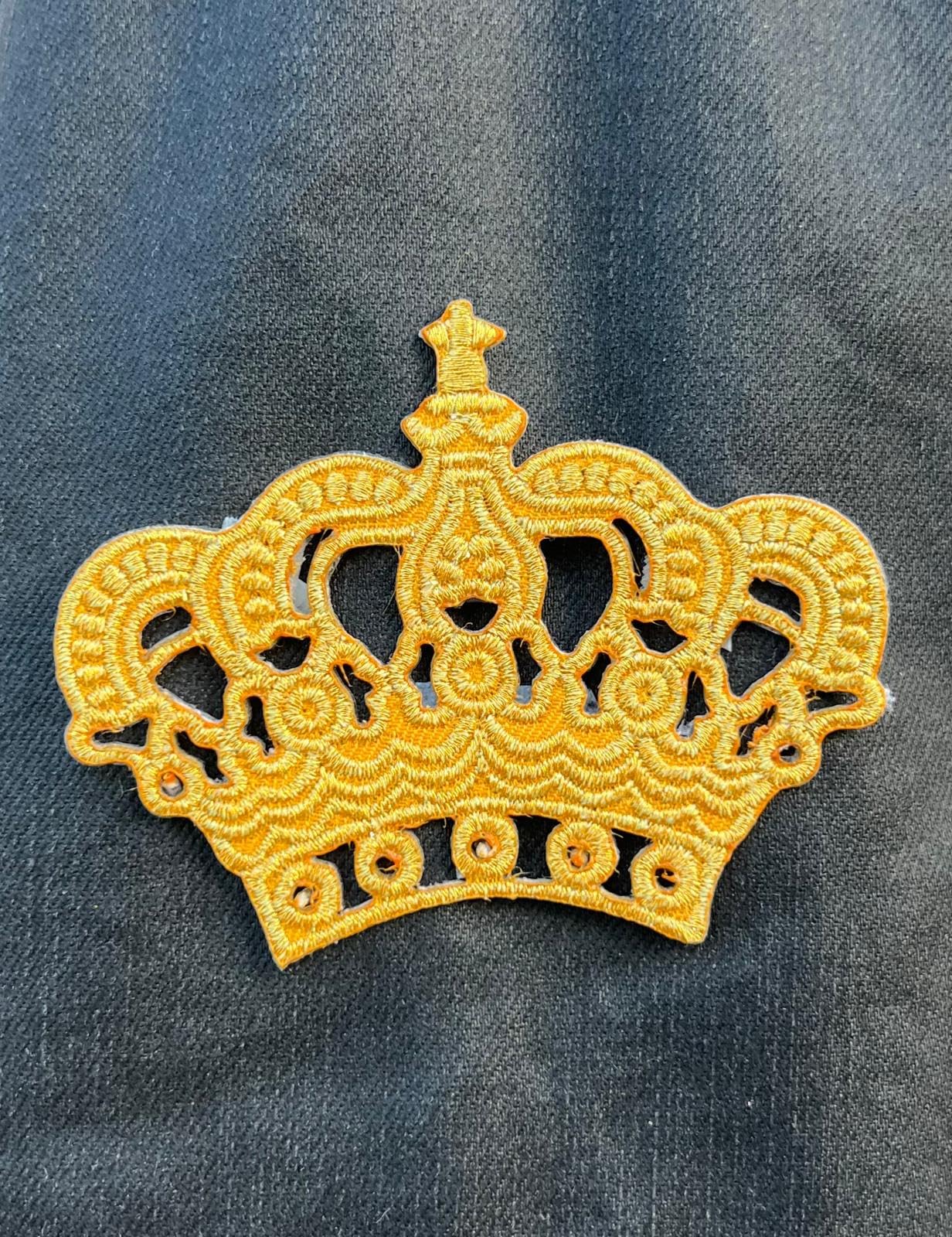 Toppa Patch adesiva termoadesive ricamo jeans stoffa ragazza corona 8 x 6,5 cm