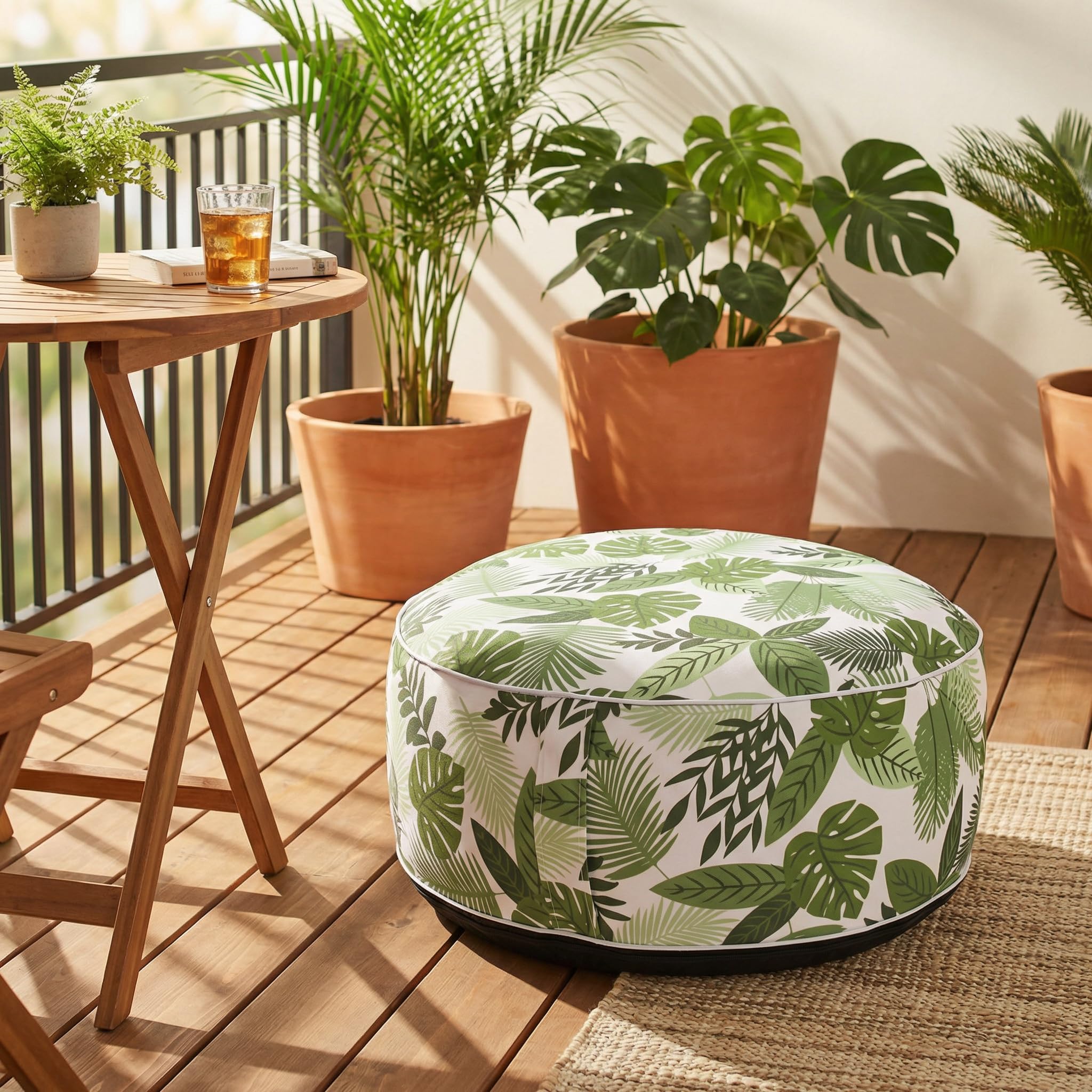 MIJOMA Aufblasbarer Pouf Ø55 x 25 cm – Green Leaves – Leichter Fußhocker für Wohnzimmer und Balkon – wasserabweisend – Sitzhocker und Fußablage