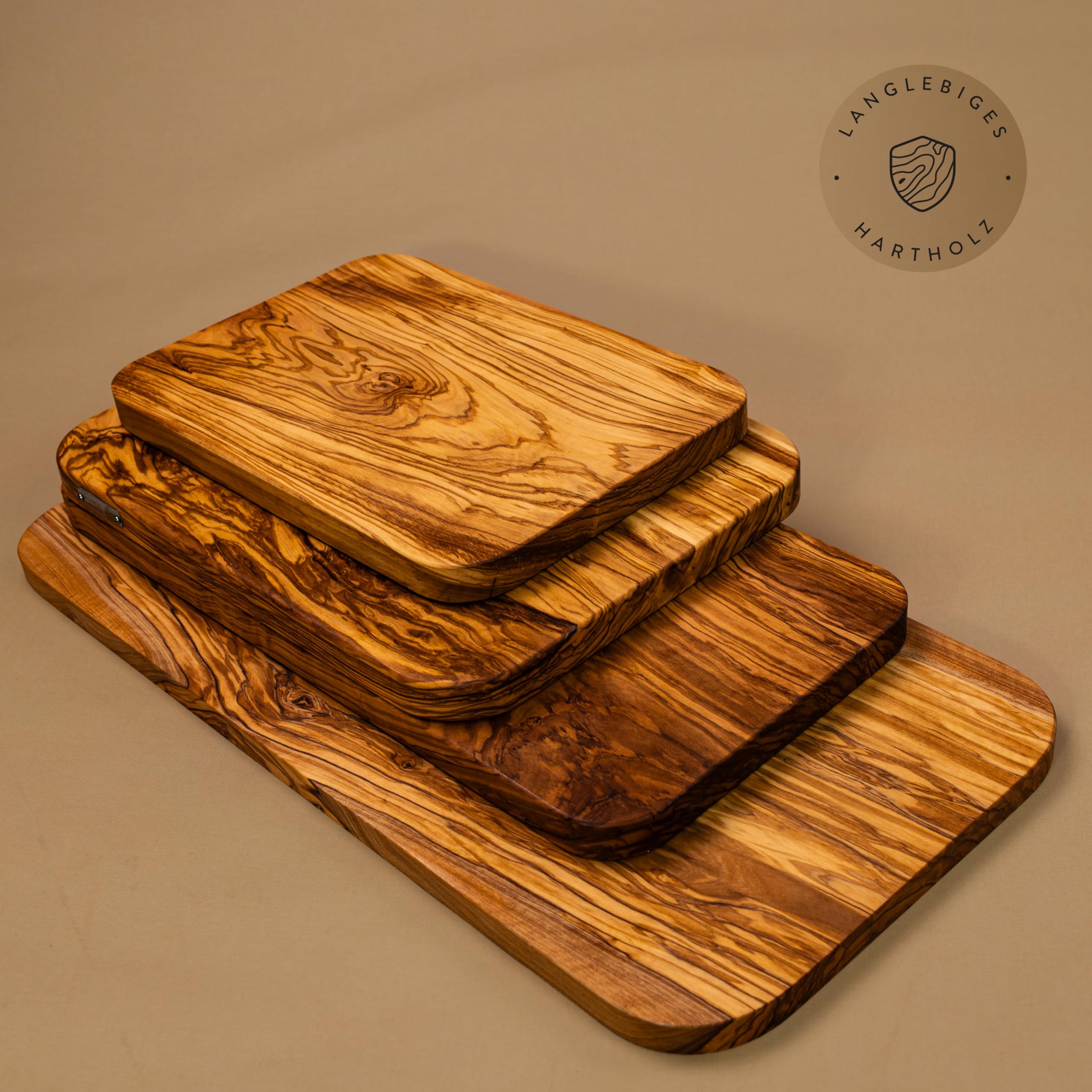 DAS OLIVENHOLZBRETT® Schneidebrett xl/Servierbrett aus groß/Tranchierbrett/rechteckig mit gerundeten Ecken/massives Olivenholzbrett 40cm x30cm x2,5cm | massives Olivenholzbrett/ Servierbrett/Tranchierbrett/rechteckig/langlebig und vielseitig in der Verwen