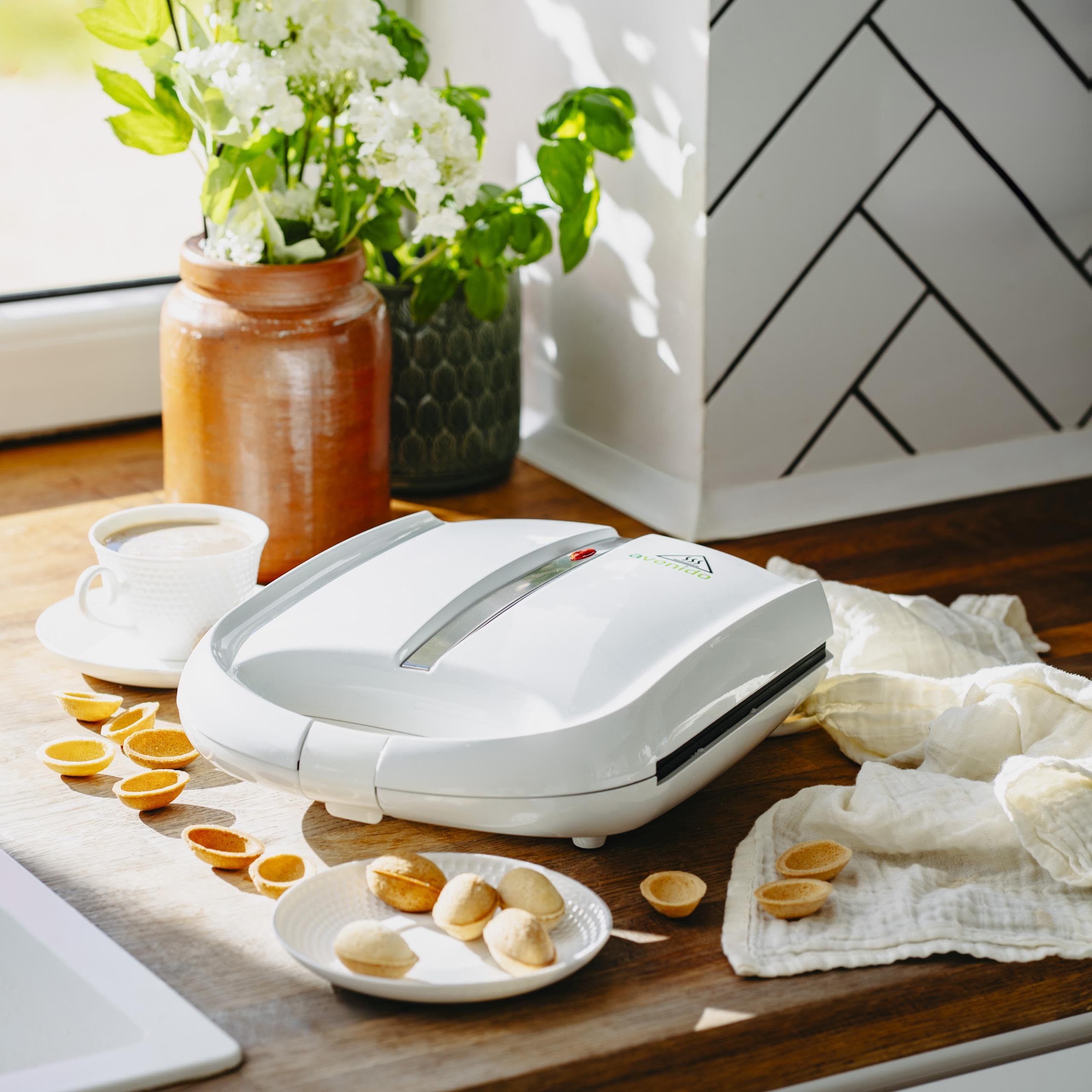 Oreschki Gofrera antiadherente 1600 W – 2 minutos de tiempo de cocción con 24 mitades – Asas con aislamiento térmico – Luz indicadora – Carcasa antideslizante