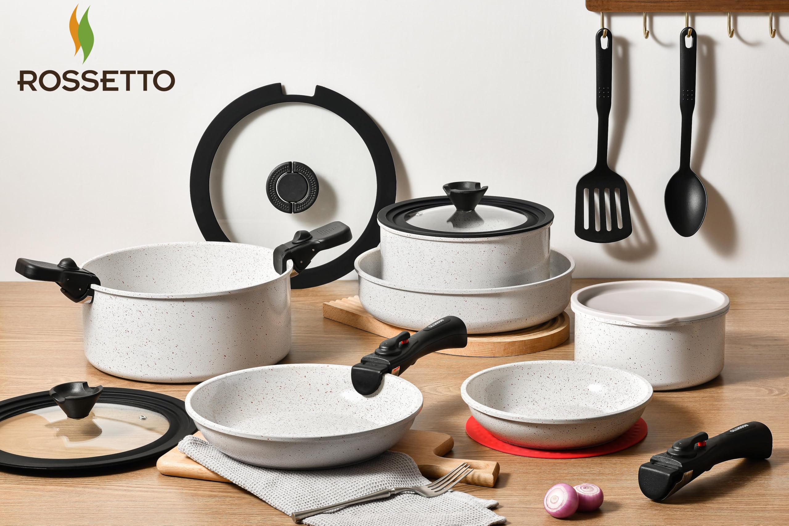ROSSETTO – Set de cuisine comprenant 23 pièces. Une marmite, une sauteuse, des poêles et des casseroles le tout empliable, poignée amovible, Avec un revetement anti-adhésif, sans PFOA et PFOS