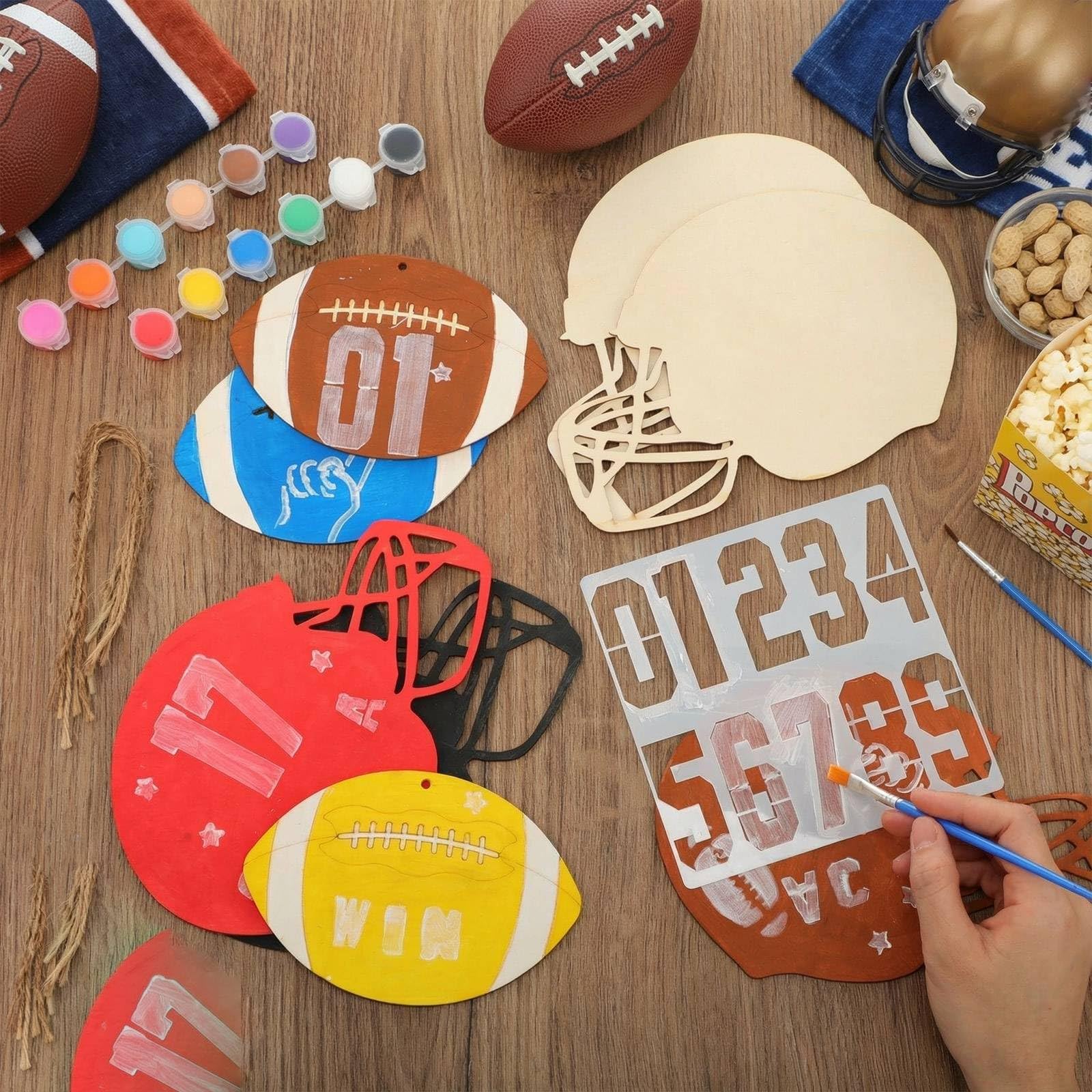 DoubleFill 36 pezzi di artigianato da calcio per bambini, grandi palline da calcio in legno non finite, kit per fai da te, decorazioni per feste a tema, borsa regalo, premio (casco e calcio)