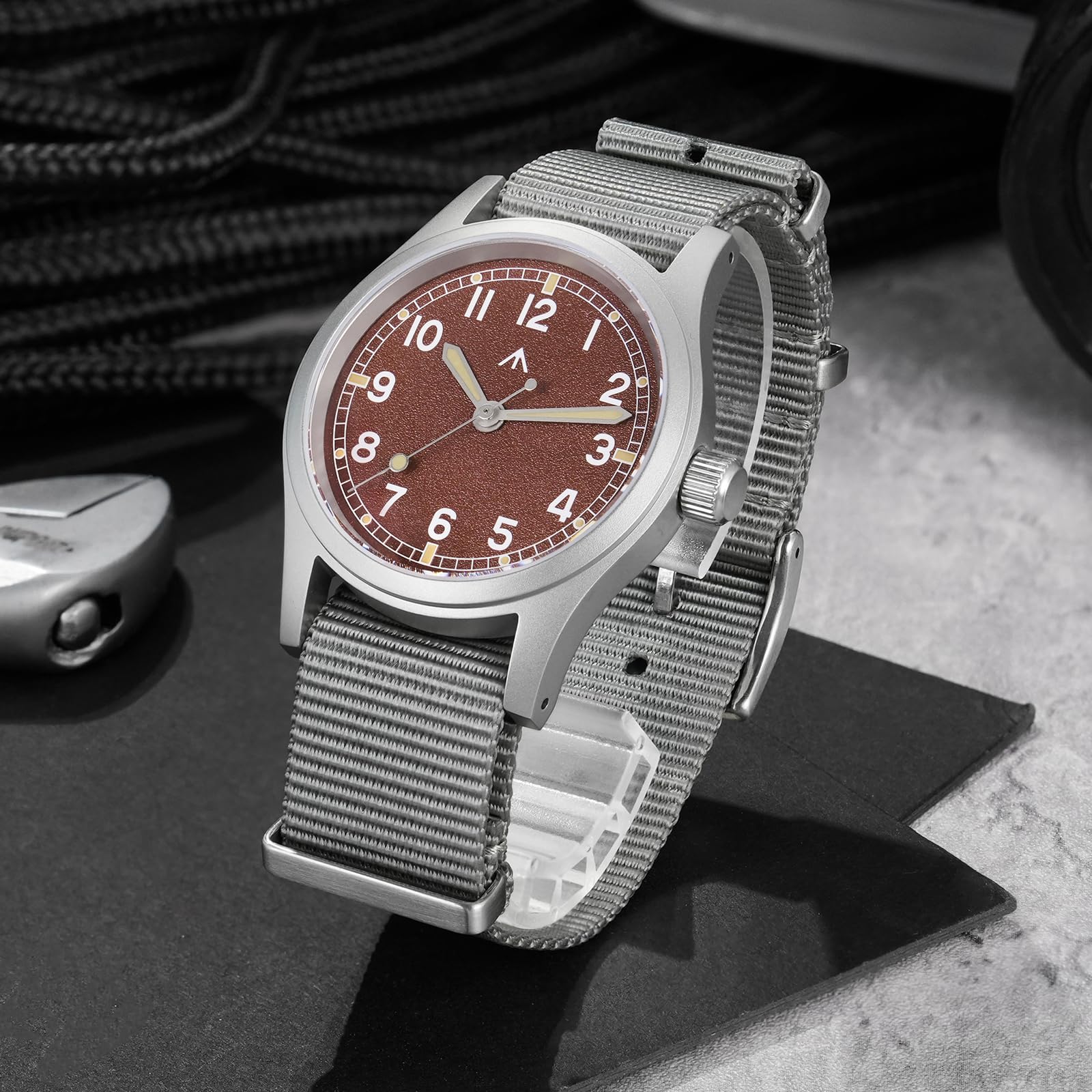 Militado ML12 - Reloj para hombre de 38 mm - Reloj suizo Ronda 515 con movimiento abovedado de cristal de zafiro C3 luminoso 100 m impermeable