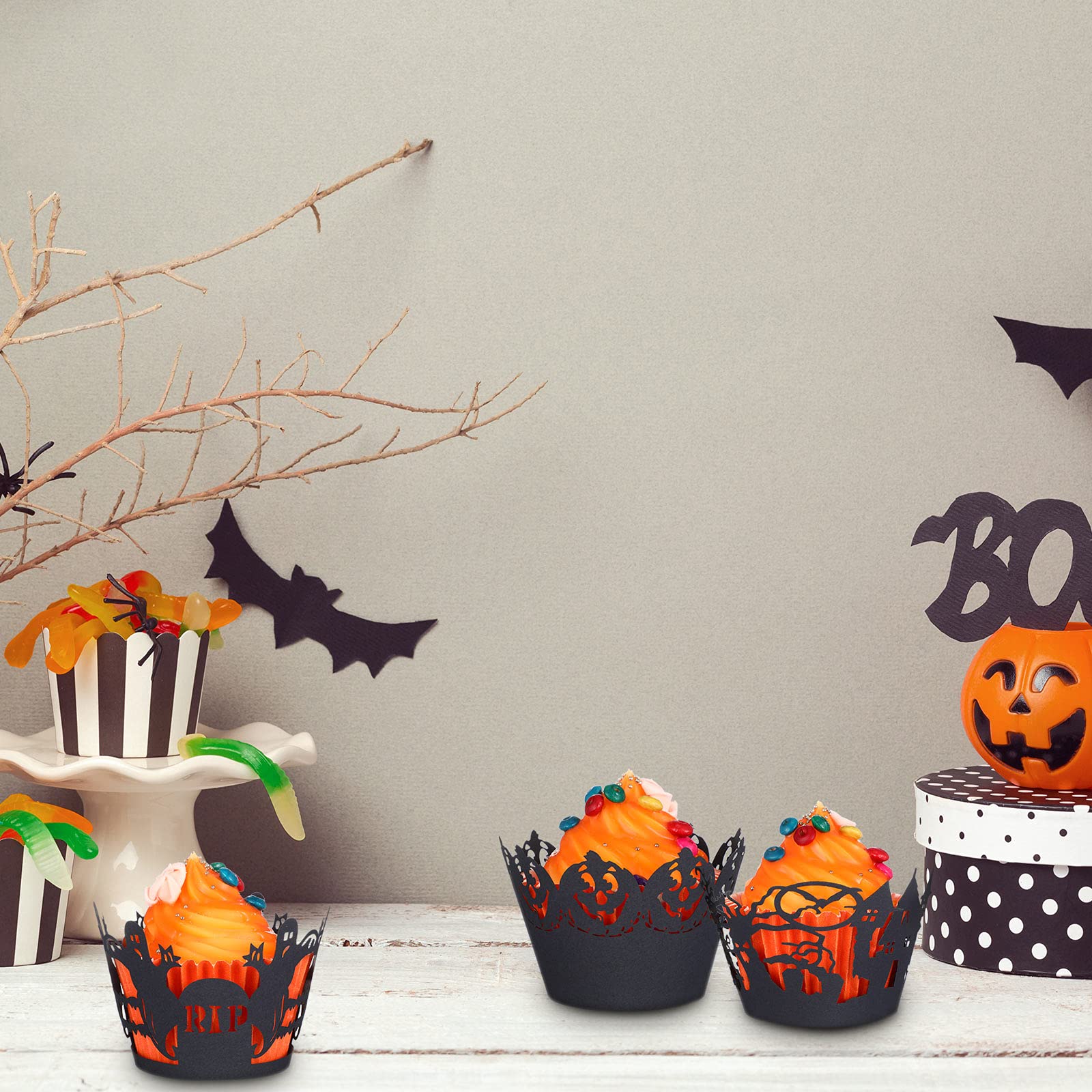 96 Stück Halloween Cupcake Wrappers Halloween Laser Cut Liner Halter Spiderweb Night Castle Cupcake Wrappers künstlerische Backen Pappbecher für Halloween Hochzeit Geburtstag Party Dekoration