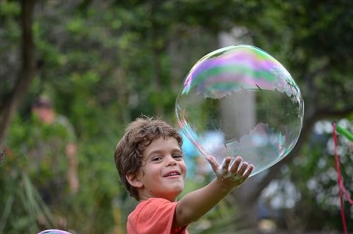 Miniatura 6 de WOWMAZING Winter Edition Giant Bubbles: Incl. Wand, 7 Big Bubble Concentrate Pouches and 8 Glow-in-The-Dark Stickers | Outdoor Toy for Kids, Girls |