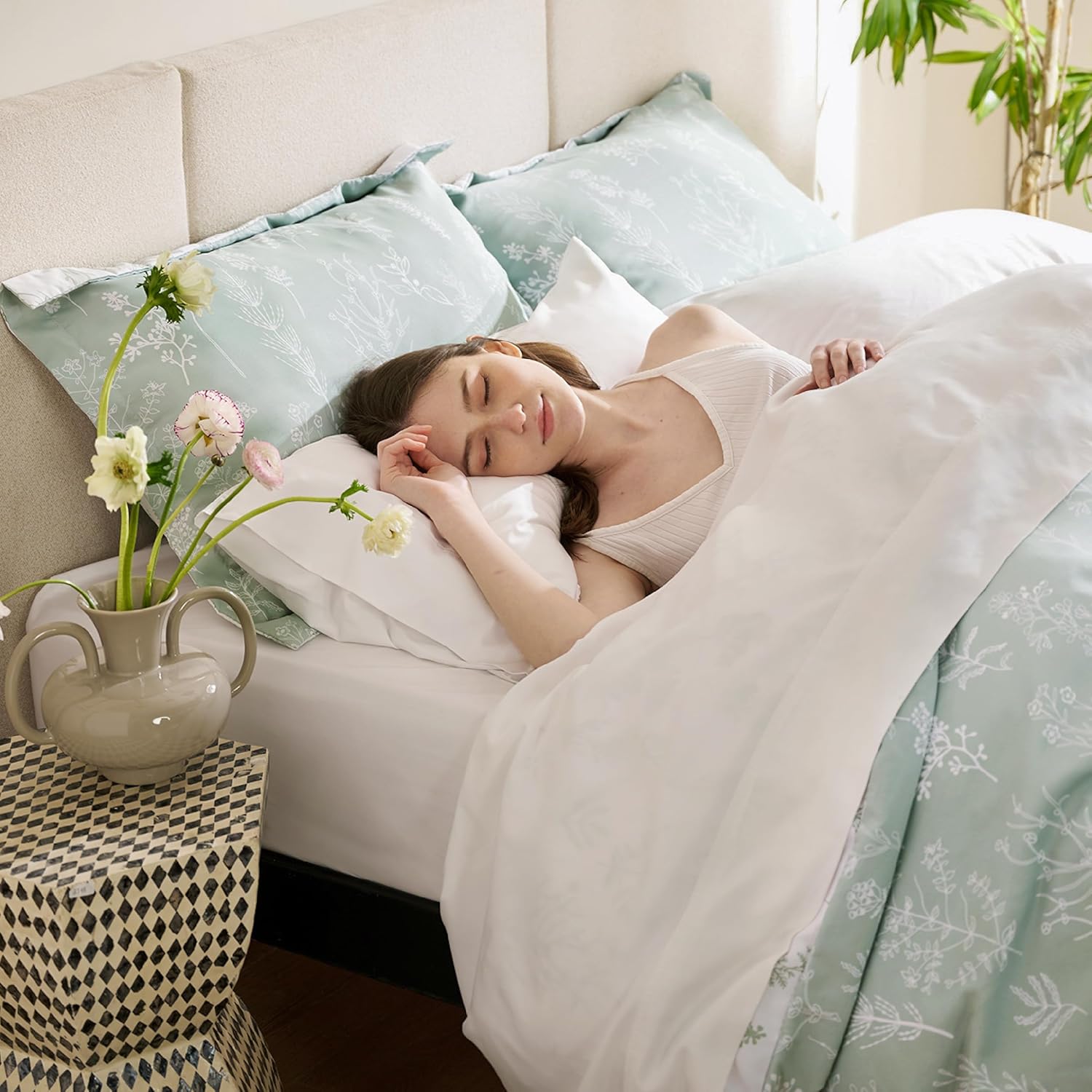 Bedsure Duvet Cover King Size - Reversible Floral Duvet Cover Set with Zipper Closure, Green Bedding Set, 3 Pieces, 1 Duvet Cover 104"x90" with 8 Corner Ties and 2 Pillow Shams 20"x36" - Image 2