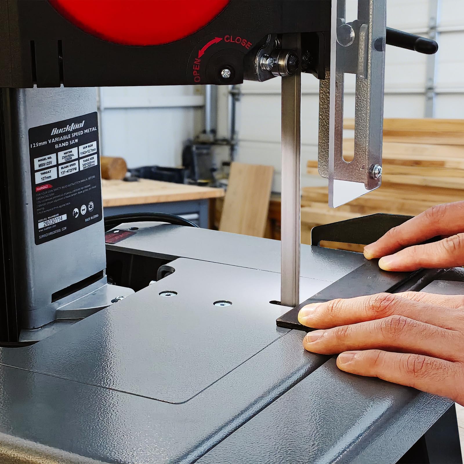 BUCKTOOL 127 mm Metallbandsäge, 1200W Bandsäge für Metall, 5 Inch Tisch-Bandsäge mit variabler Geschwindigkeit 0,7–2,4 m/s, mit Erweiterungstisch, für Werkstatt, Garage & Heimwerker
