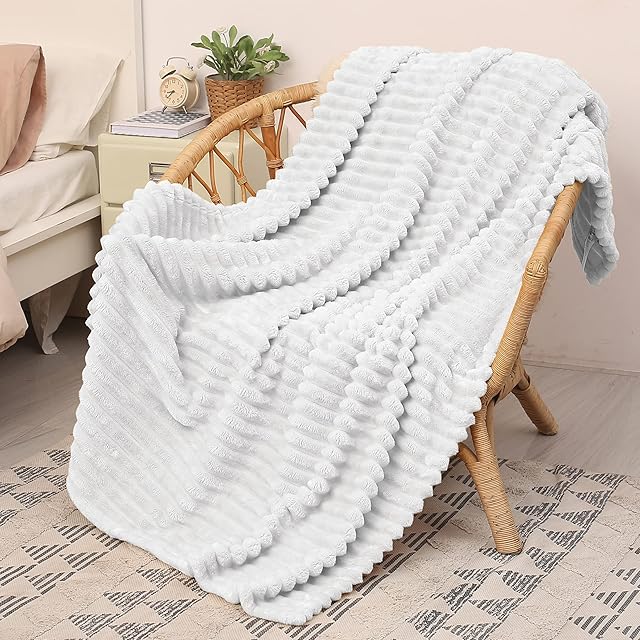 Fleece Throw Blanket for Sofas, Lightweight Soft Warm Winter Couch Throw, Cozy Blanket Chair Single Bed, 150 x 130 cm White