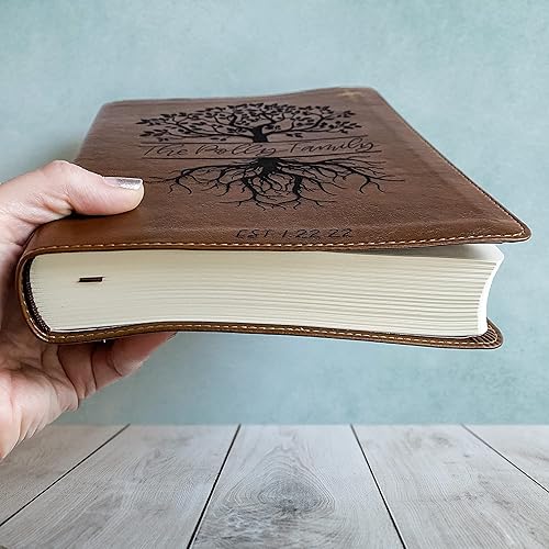 Miniatura 5 de NIV Journaling Bible - Ilustración personalizada de árbol ilustrado con apellido y fecha incluidos en el diseño dibujado a mano, hace una gran boda,