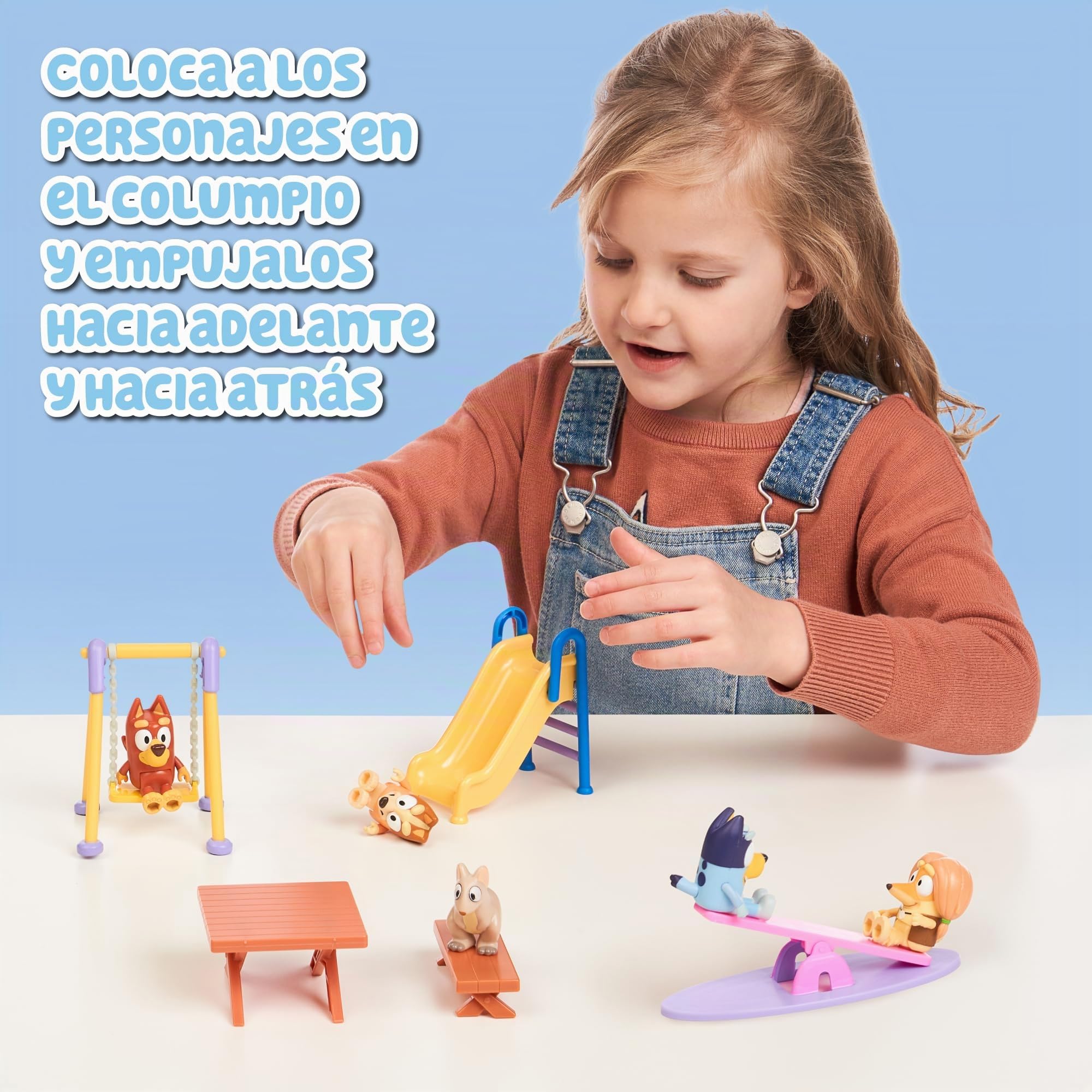 Bluey - Parc, Playset de Jeux avec 5 Personnages de la Série et Accessoires du Parc, Balançoire, Toboggan, balançoire et Table de Pique-Nique, garçons et Filles +3 Ans, Célèbre (BLY51000)