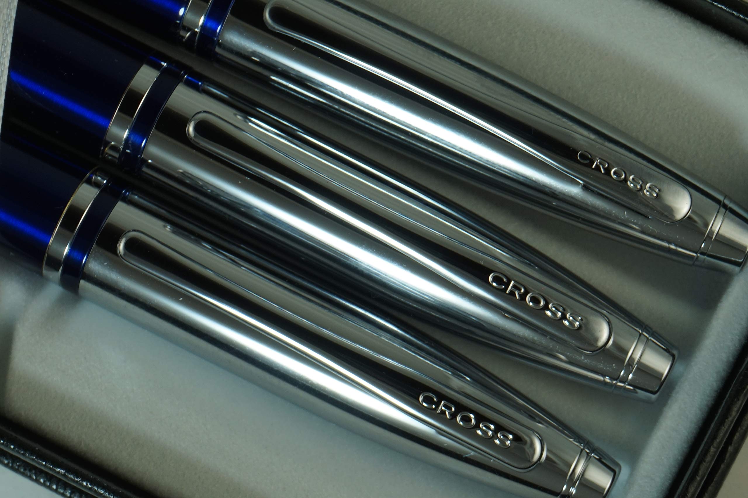 Set di penne a sfera con inchiostro gel nero Calaise Selectip Cross Midnight Blue, lucido per appuntamenti e cross. Una penna a sfera e matita di ottima qualità per chiunque.