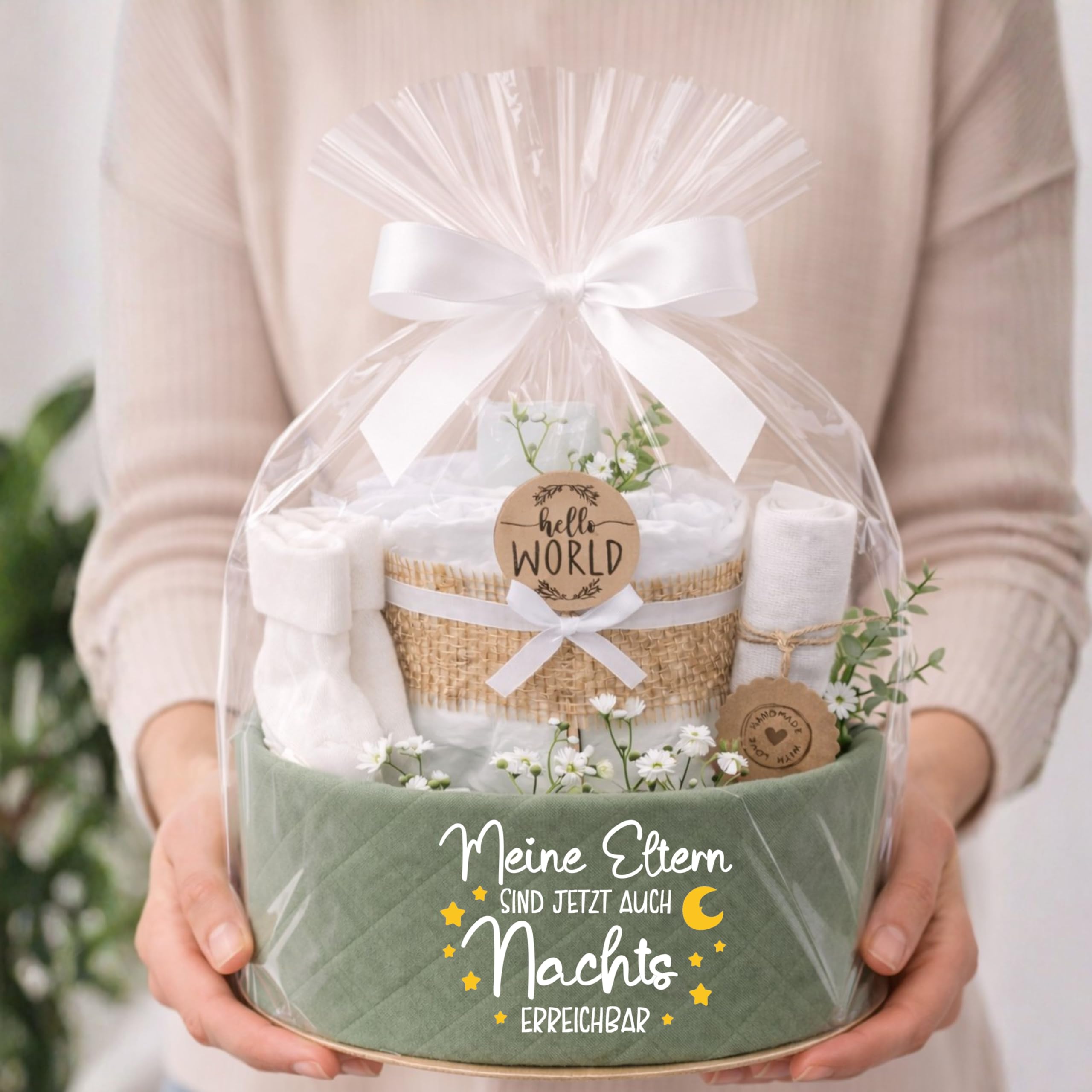 Trend Mama® | Windeltorte Boho Style | Spruch wählbar | 27 Windeln (Gr.2), Musselintuch, Socken & Spucktuch | Geschenk Geburt (Grün | Meine Eltern sind jetzt auch Nacht erreichbar)
