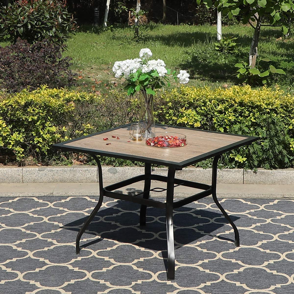 PHI VILLA Gartentisch Esstisch Terrassentisch 94x94 cm Balkontisch, Outdoor Schirmtisch mit 4 cm Regenschirmloch, Stahlrahmen, Premium Holzähnlicher Metall Tischplatte für Terrasse, Rasen, Garten
