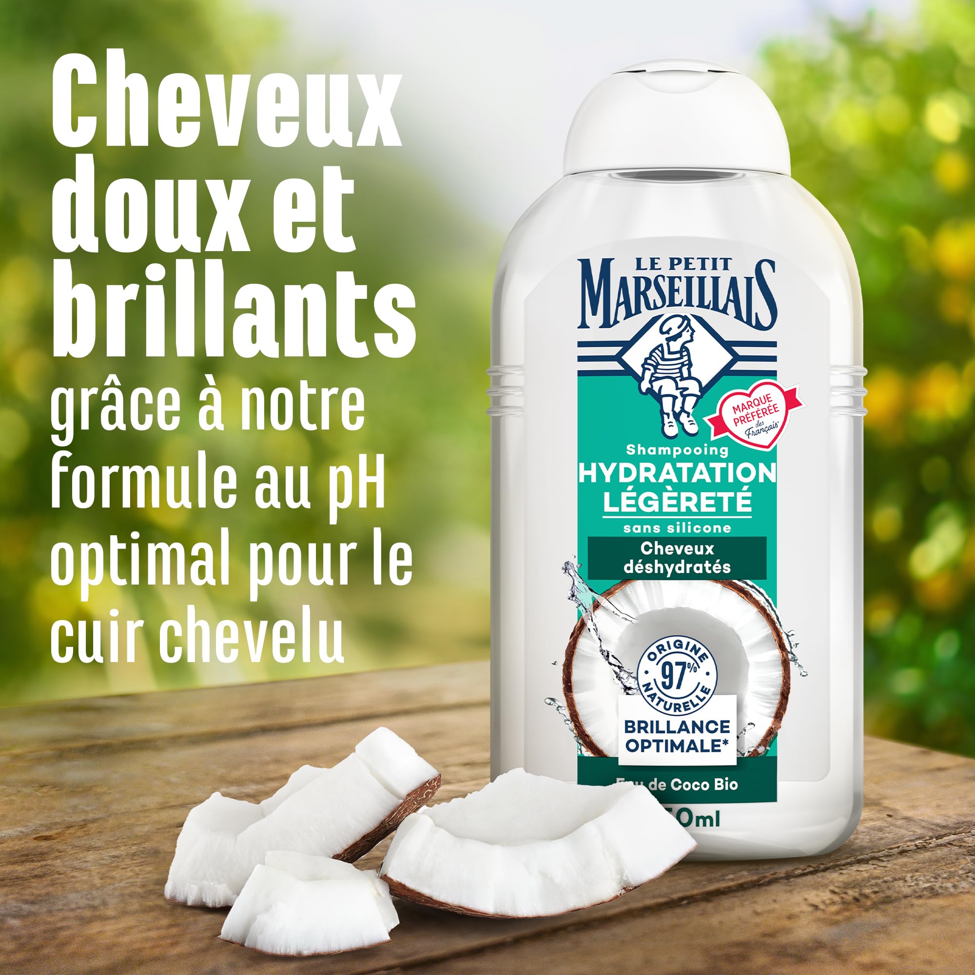 Le Petit Marseillais – Shampooing Hydratation Légèreté Eau de Coco Bio (flacon de 250 ml) – Shampoing sans silicone pour cheveux déshydratés – Soin cheveux brillance optimale 97 % d'origine naturelle