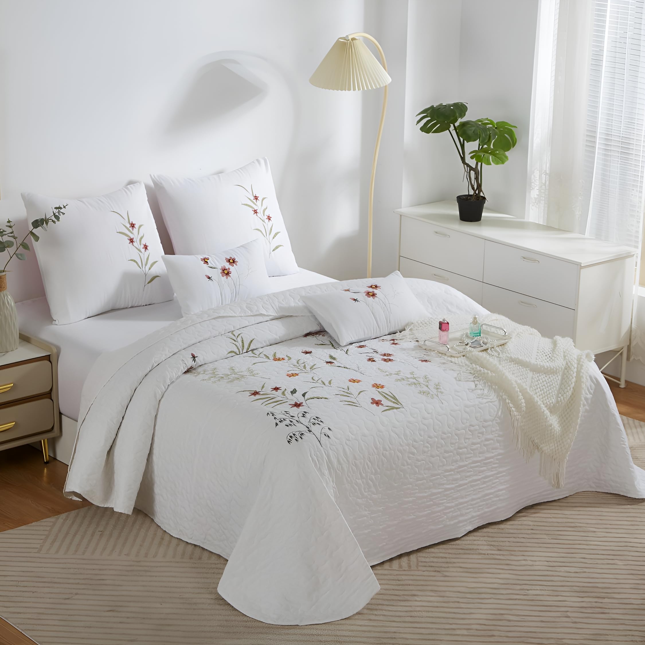 Colcha Boutí Bordada Cama 135 (235x270) para Verano y Entretiempo - 100% Microfibra Suave – Cubrecama Moderno Multiusos Ligero y Transpirable - Incluye 4 Fundas Cojín (2*60x60 + 2*30x50) (Macao)