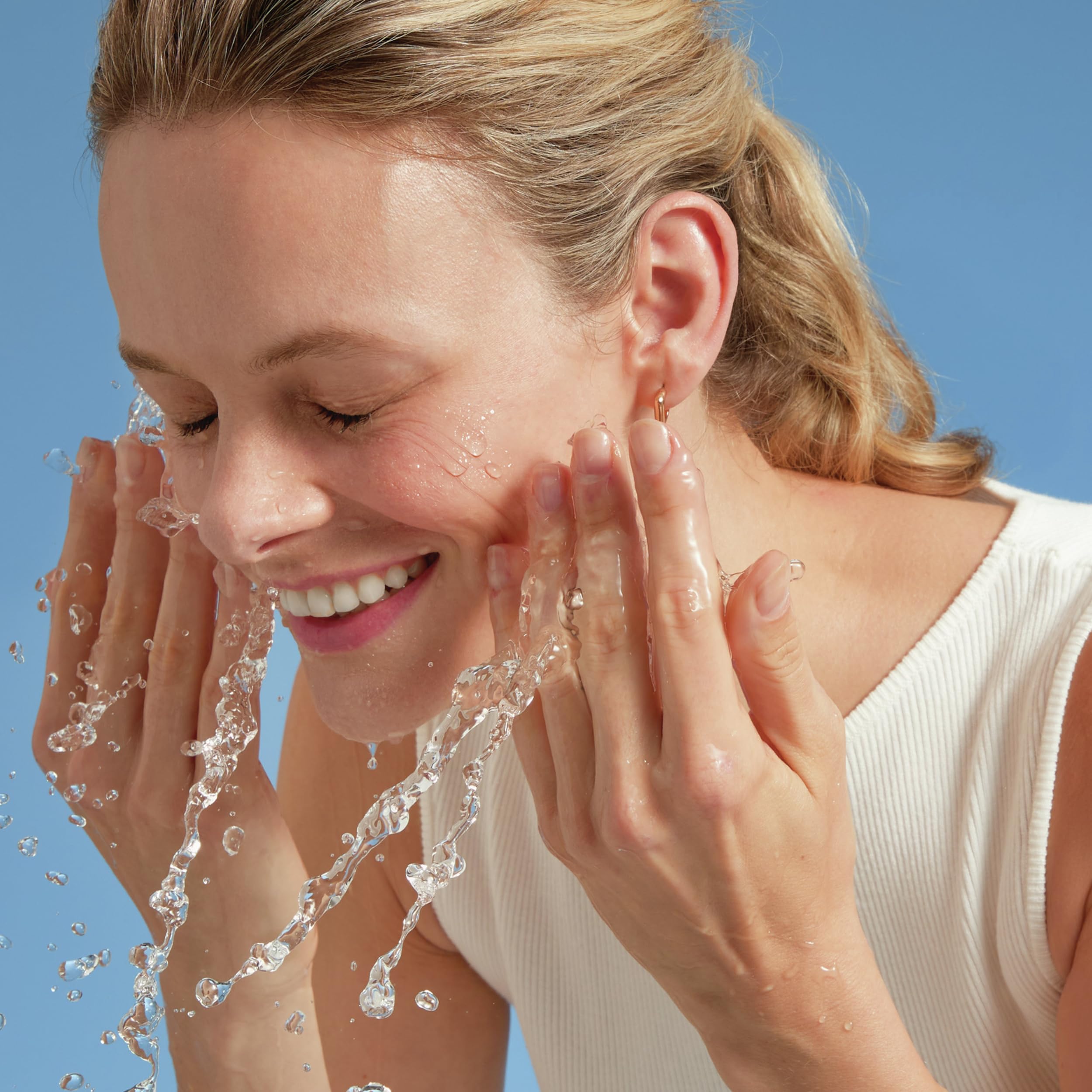 NIVEA Q10 Latte Detergente Rassodante 200 ml, Detergente viso idratante e antirughe, Cleanser struccante con Coenzima Q10 e Creatina, Rimuove mascara waterproof, Skincare per tutti i tipi di pelle